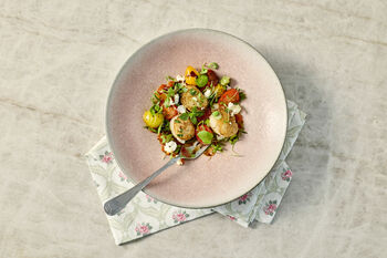 Gebakken coquilles met tomaat, feta en verse kruiden