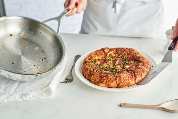 Bakken in een roestvrijstalen Demeyere pan