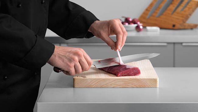 Cutting techniques in the kitchen ZWILLING CA