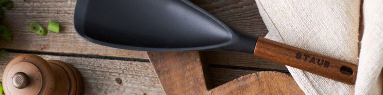 set di posate da asporto in legno o acciaio inox