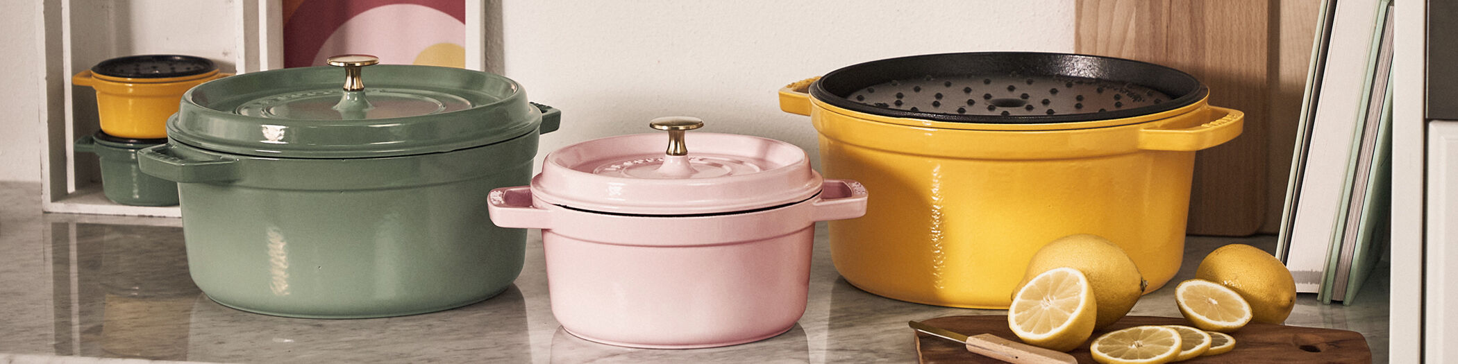 カラフルなキッチンで、毎日に多幸感を｜Dopamine Décor with STAUB