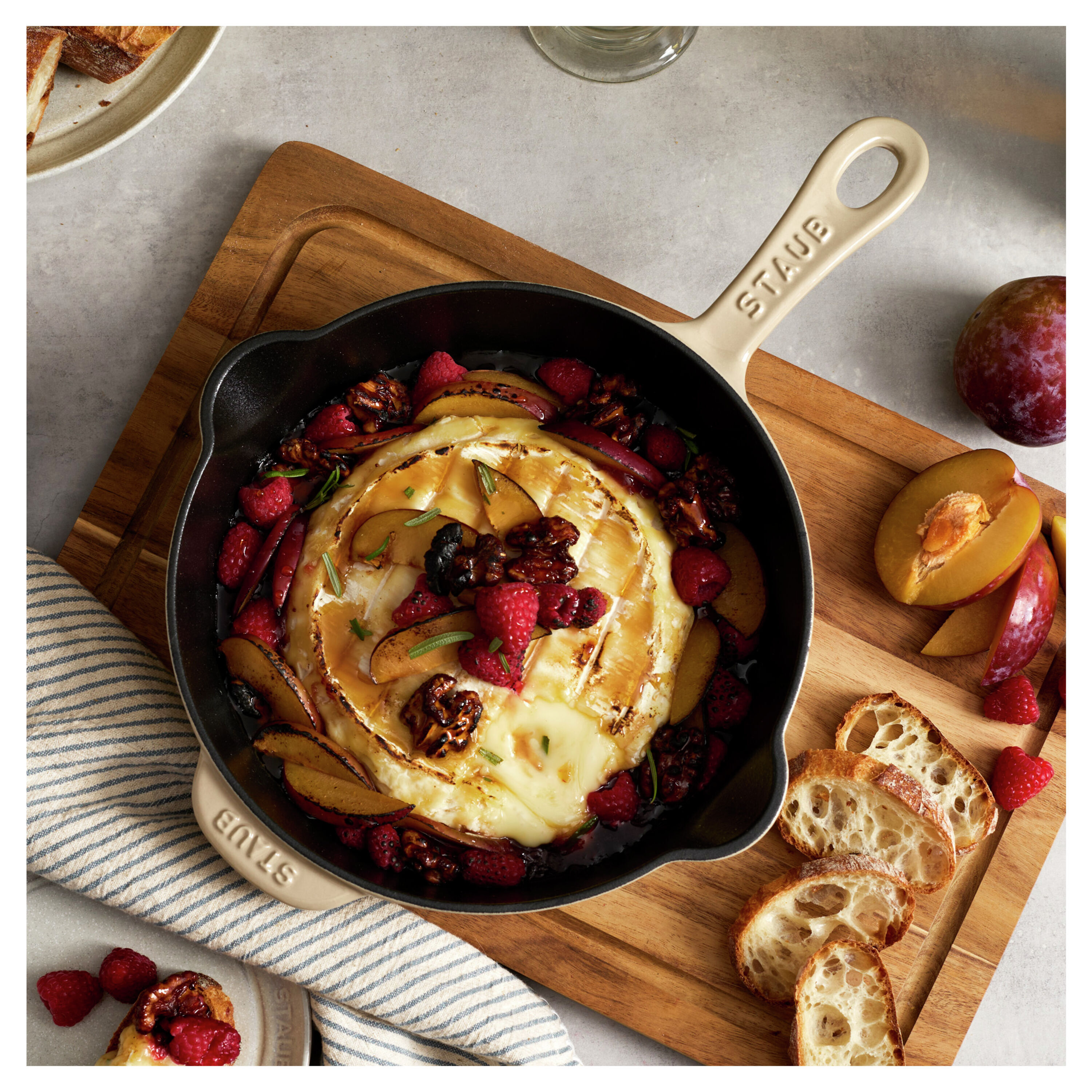 Buy Staub Cast Iron Frying pan | ZWILLING.COM