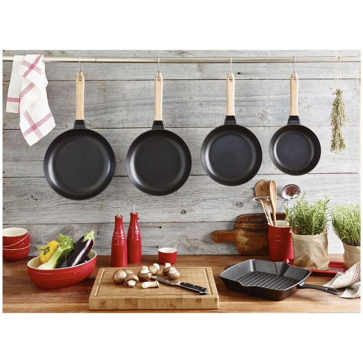 Pans, Koekenpan met houten handvat 24 cm, Zwart, large 3