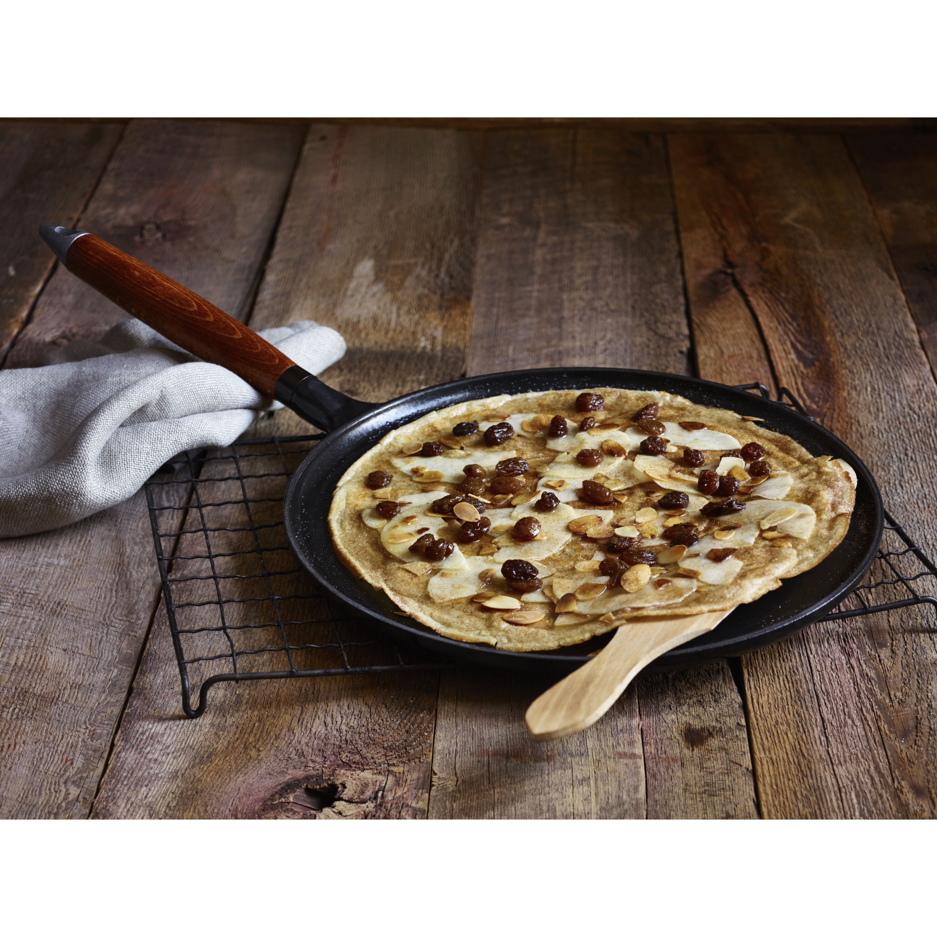 Staub Enameled Cast Iron Crêpe Pan with Spreader & Spatula - Thumbnail 5