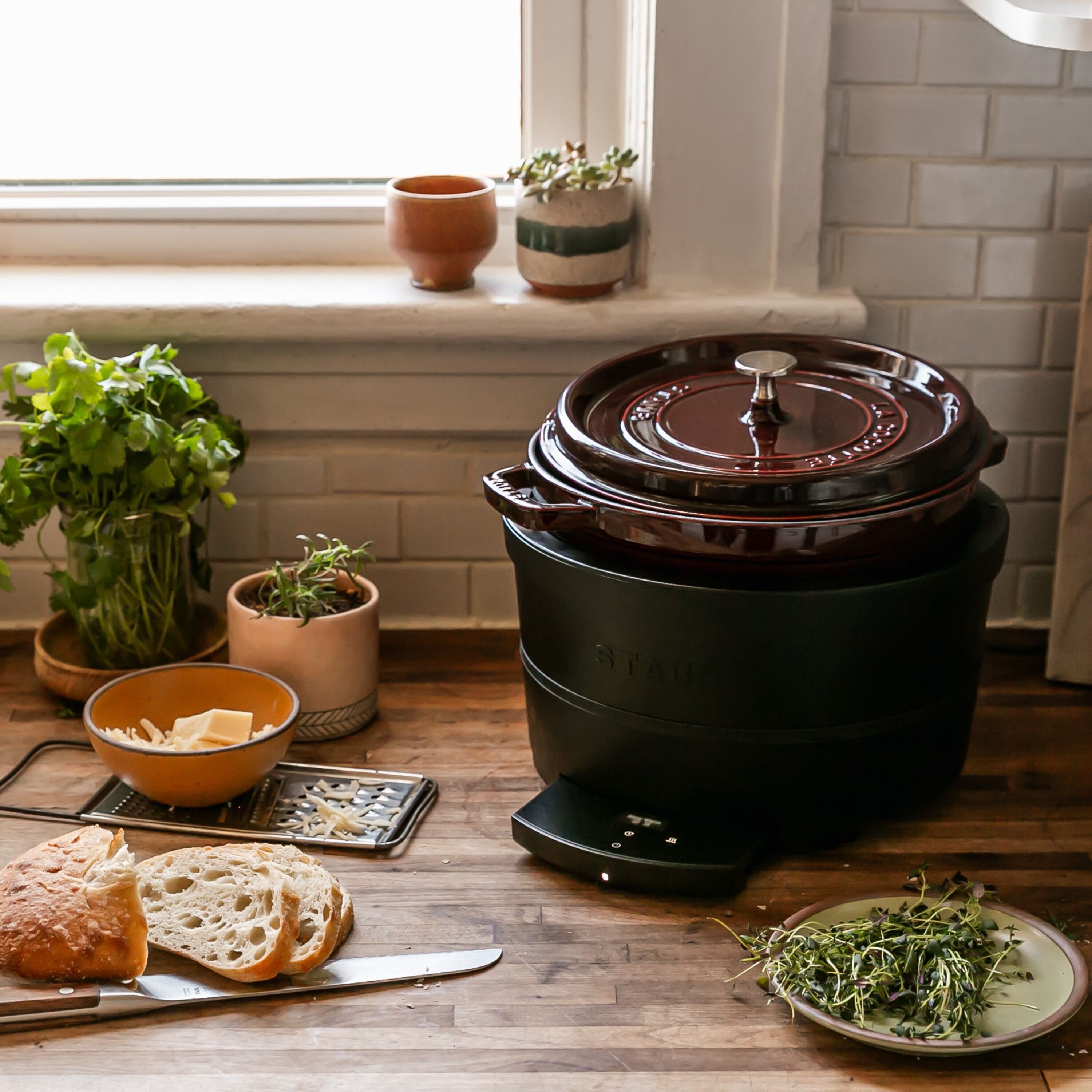 ストウブ ココット ラウンド 24cm| 鋳物ホーロー鍋| ストウブ(STAUB