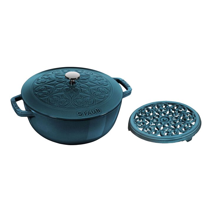 La Cocotte, Essential French Oven with lily lid and trivet 2 Piece, cast iron, large 1
