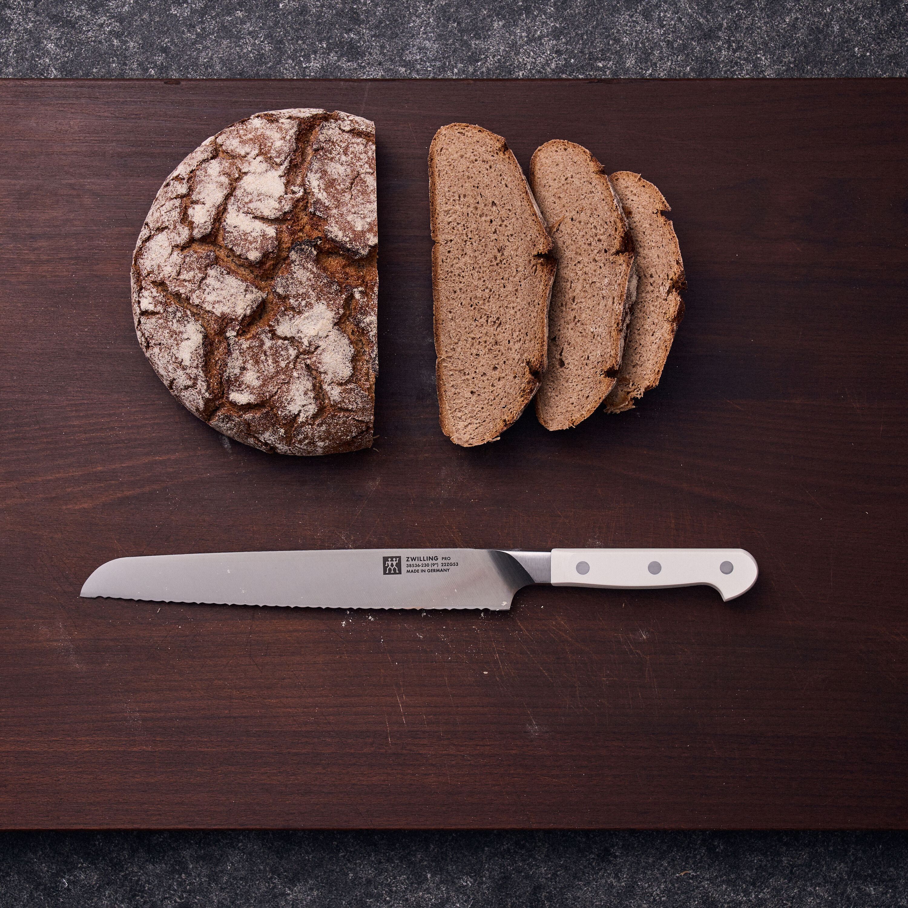 Thumbnail - ZWILLING Pro le blanc Brotmesser 23 cm, Wellenschliff