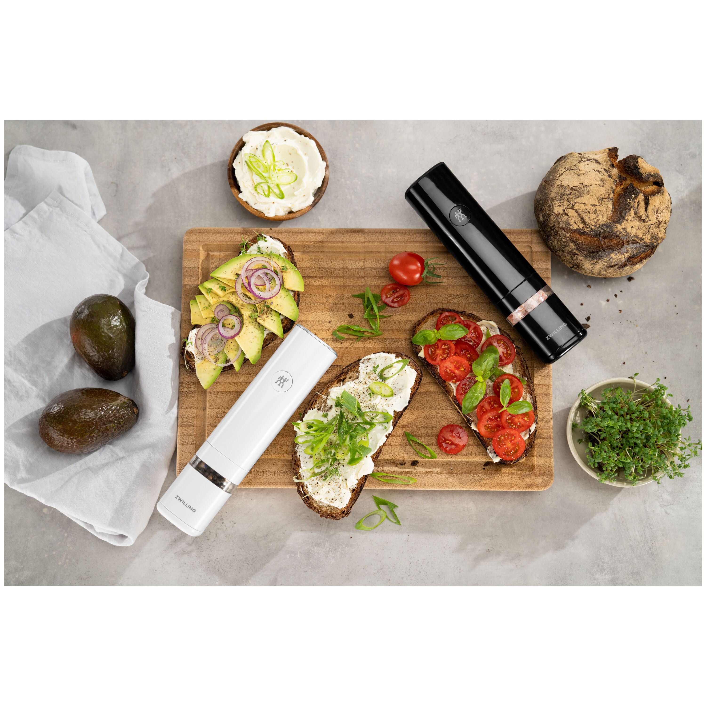 ZWILLING Enfinigy Electric Salt/Pepper Mill Set, 2-pc - Thumbnail 3