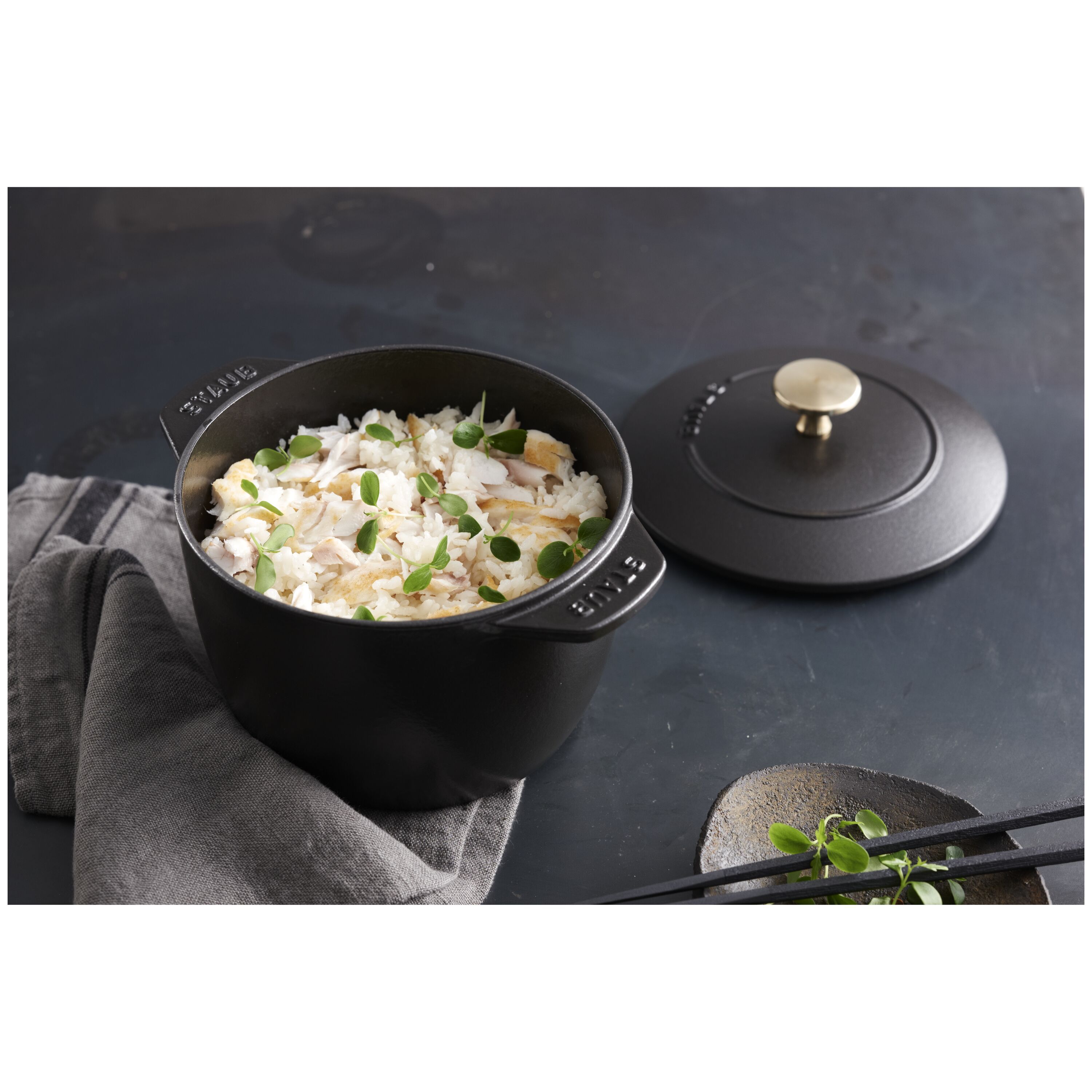 Staub 1.5 qt Petite French Oven - Thumbnail 4