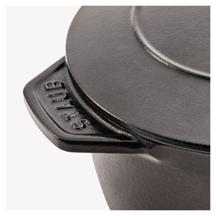 Specialities, 2.2 l cast iron round Sauce pan, black, large 2