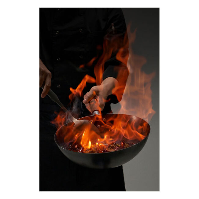 Japanese-Style 28cm Frying Pan with Glass Lid & Wooden-Style Handle Ideal for high-heat cooking and stir frying Suitable for all cooktops, including induction 6