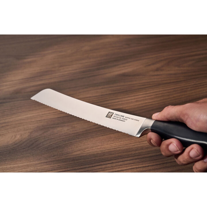 **** Four Star, 9-inch, Bread knife, large 2