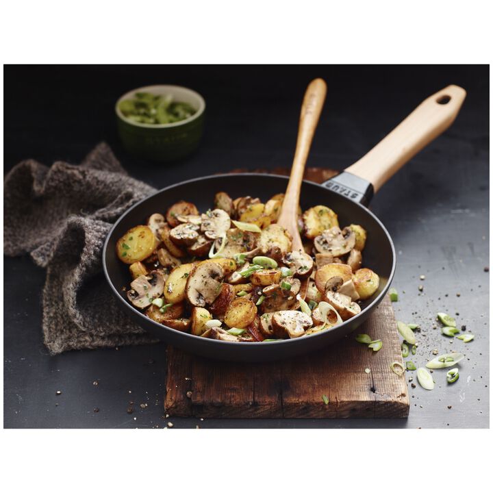 Pans, Koekenpan met houten handvat 24 cm, Zwart, large 2