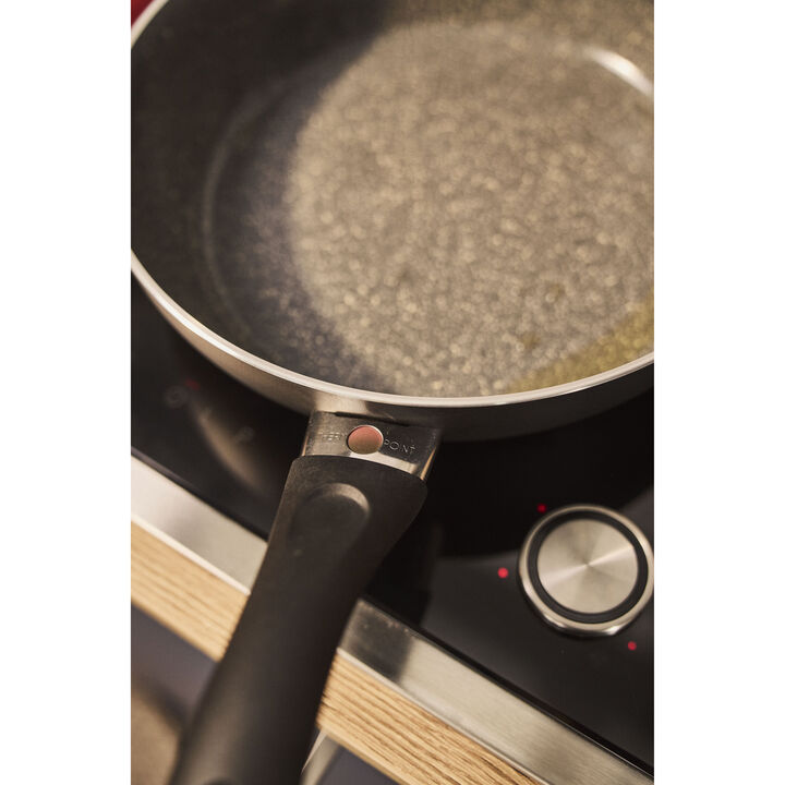 Bologna Ceramic, 24 cm / 9.5 inch aluminum Frying pan, large 4