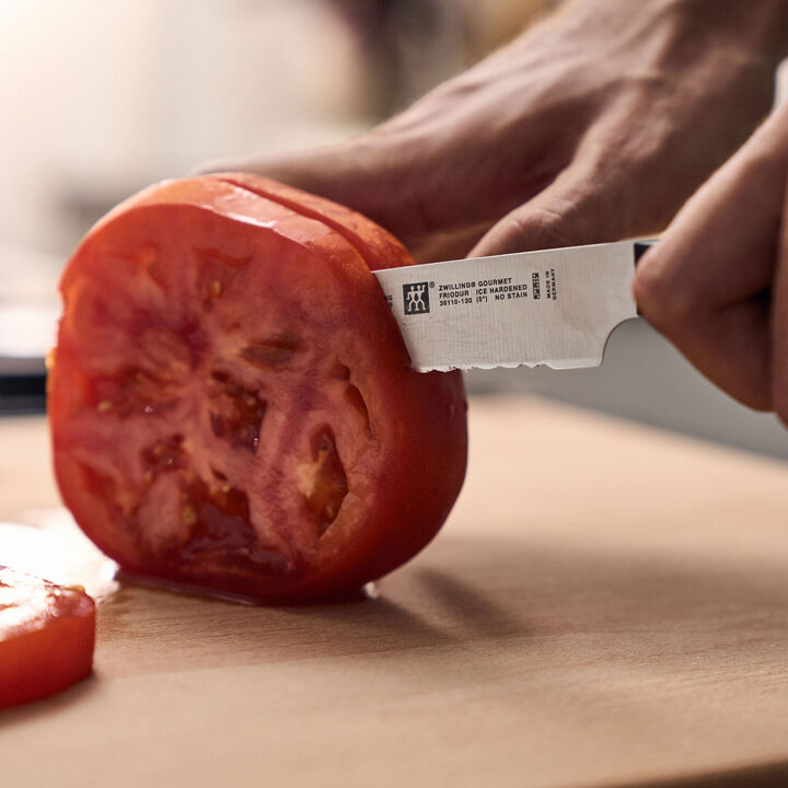 Gourmet, 5-inch Z15.1 Utility Knife, Serrated Edge , large 2