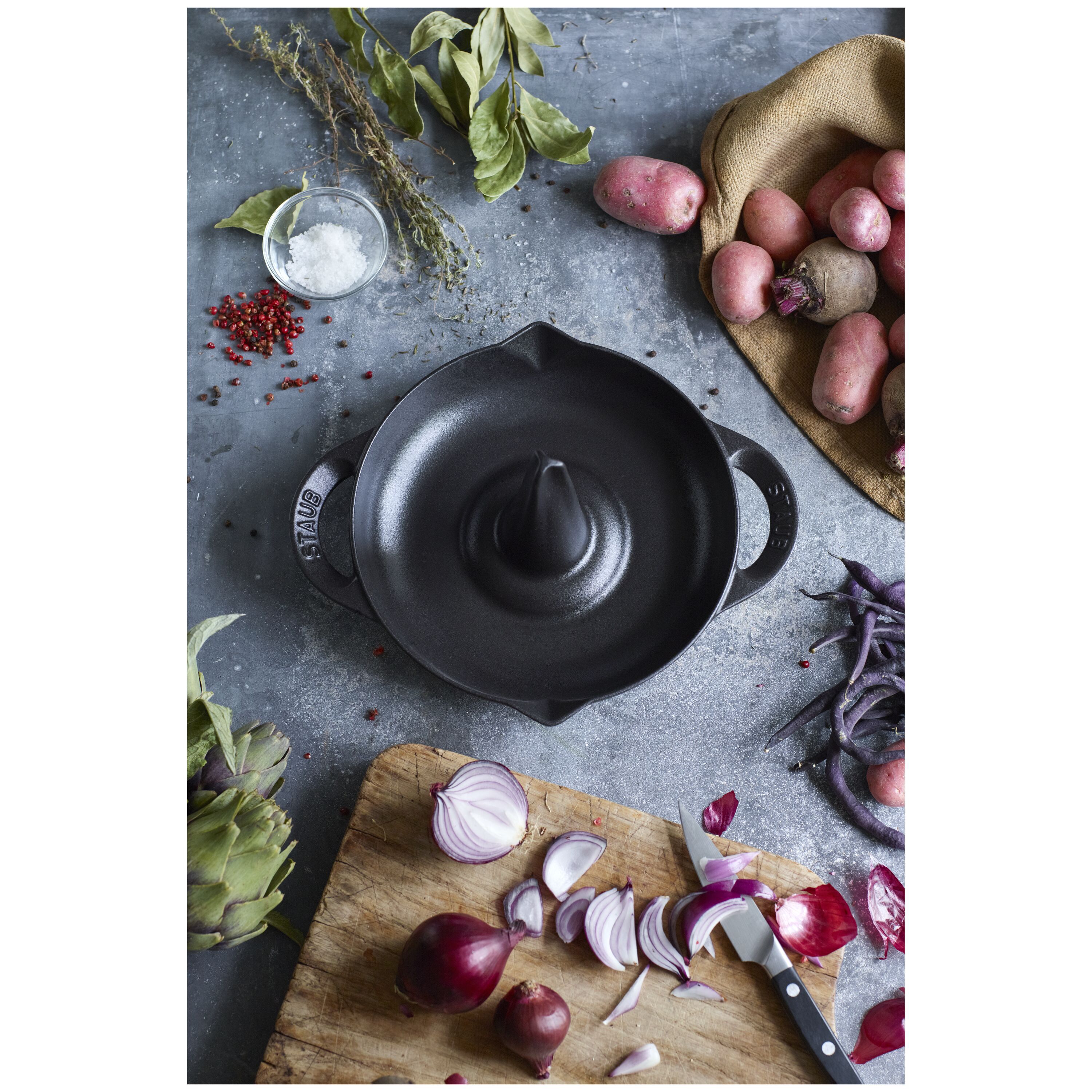 Staub Specialities Kippenbrader 24 cm, Zwart - Specialities - Staub