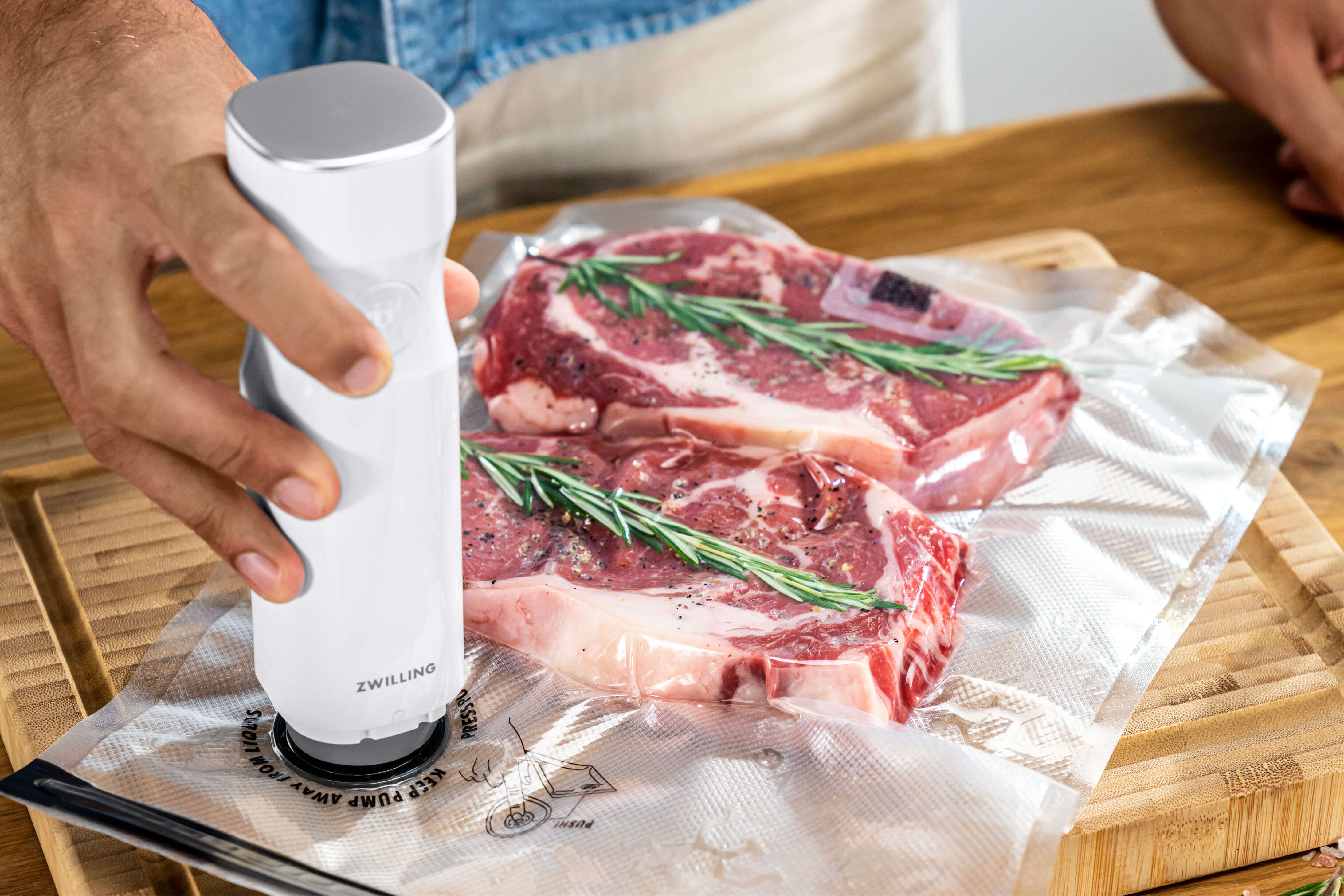 ZWILLING SOUS-VIDE-STICK 低温調理器 Buy ZWILLING Fresh & Save Vacuum starter set sous-vide | ZWILLING.COM