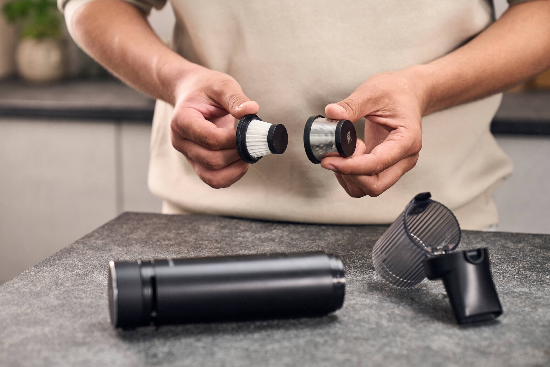 Cleaning the handheld vacuum cleaner | ZWILLING.COM