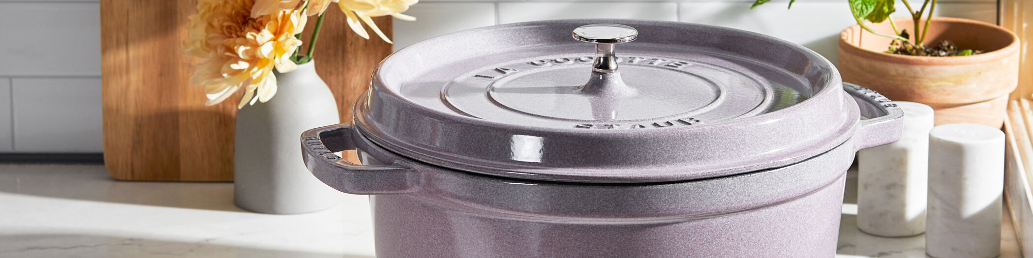 Cast iron STAUB Dutch Ovens in Lilac | ZWILLING.COM