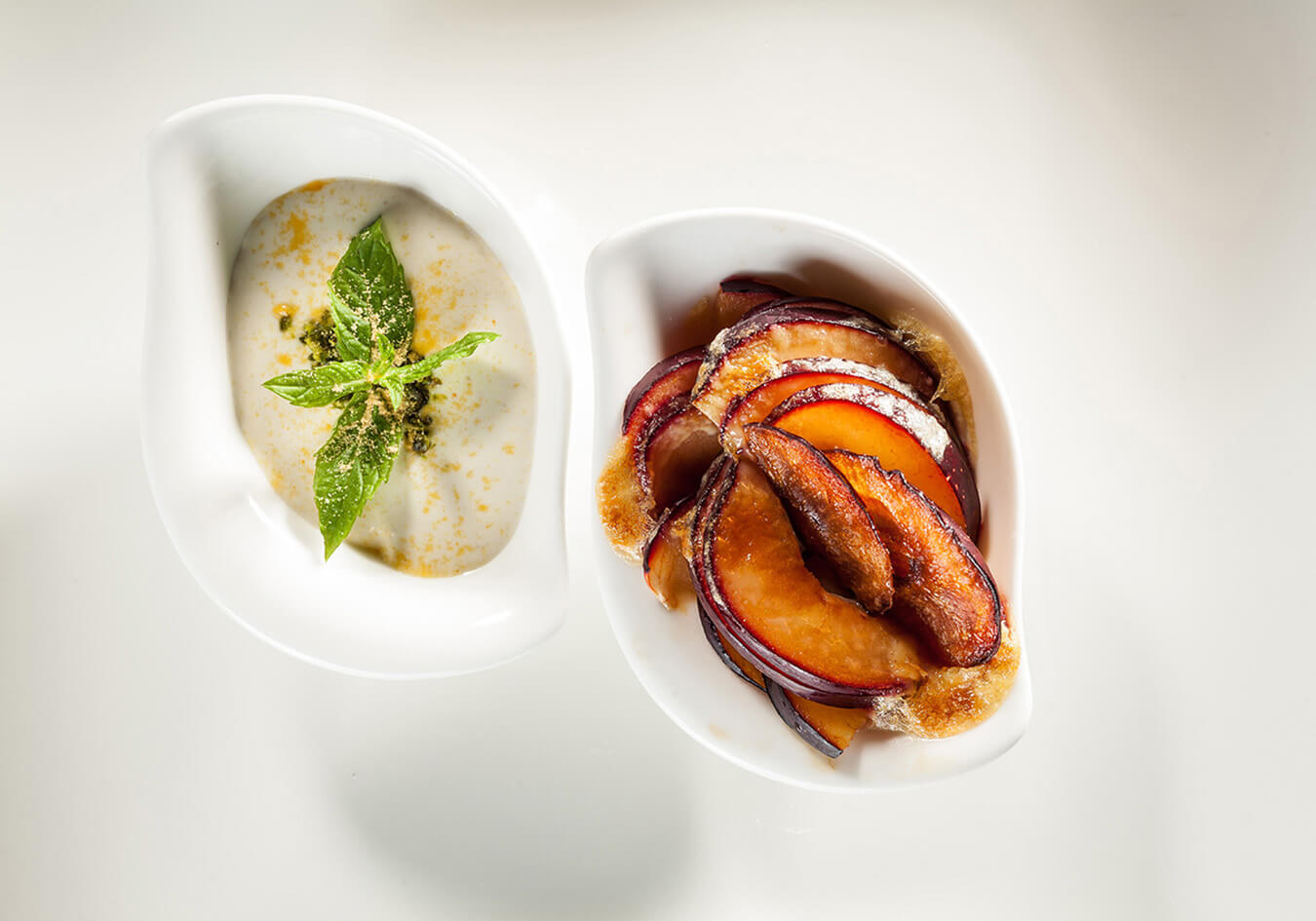 Peach-pistachio gratin with pistachio mousse