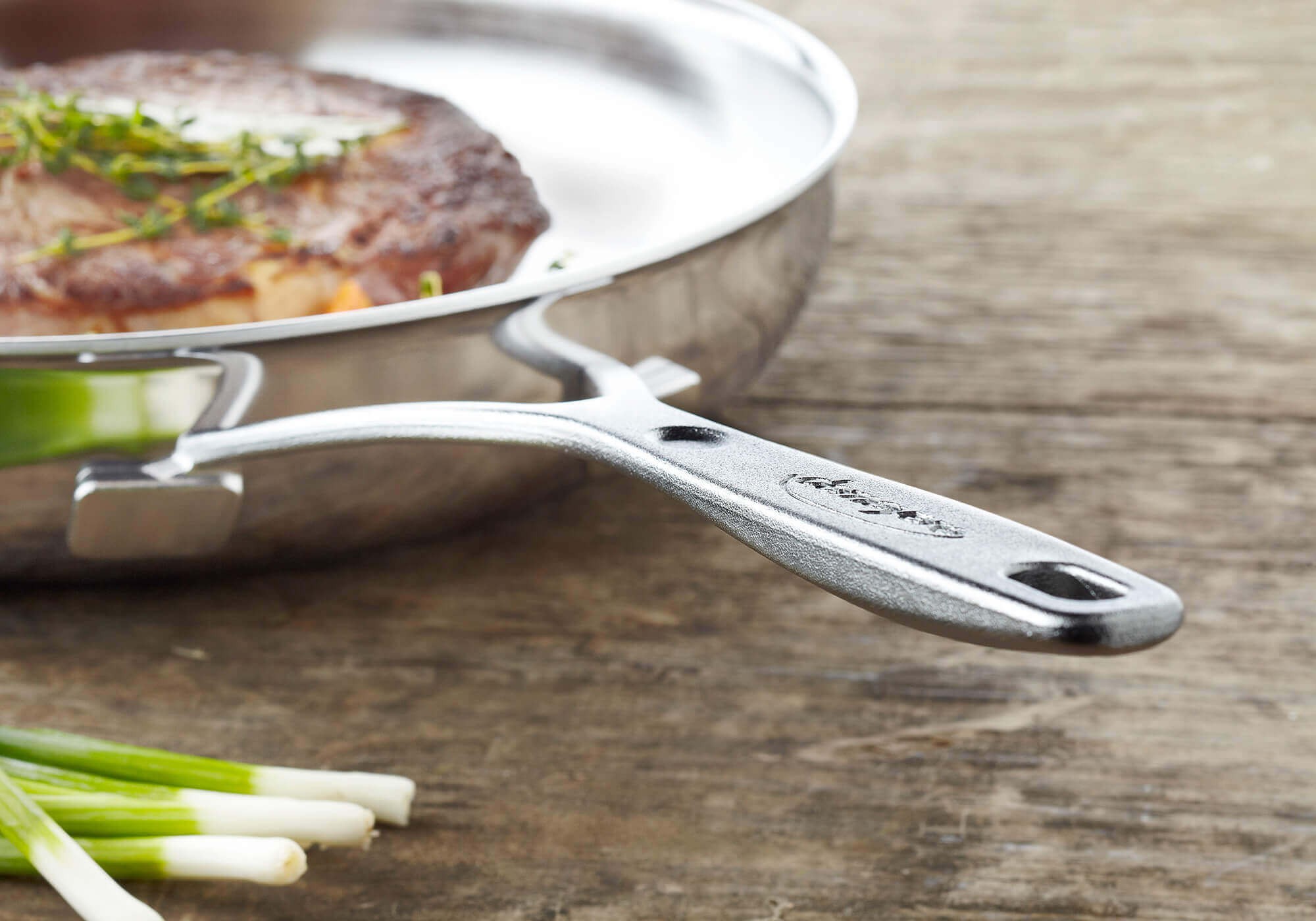 DEMEYERE &ndash; SURPRISINGLY SMART