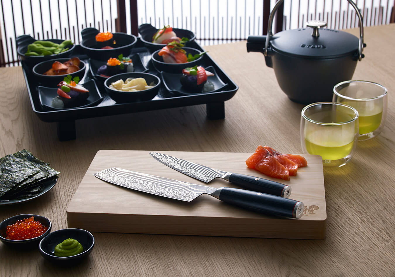 Hand rolled sushi and sushi in a bowl