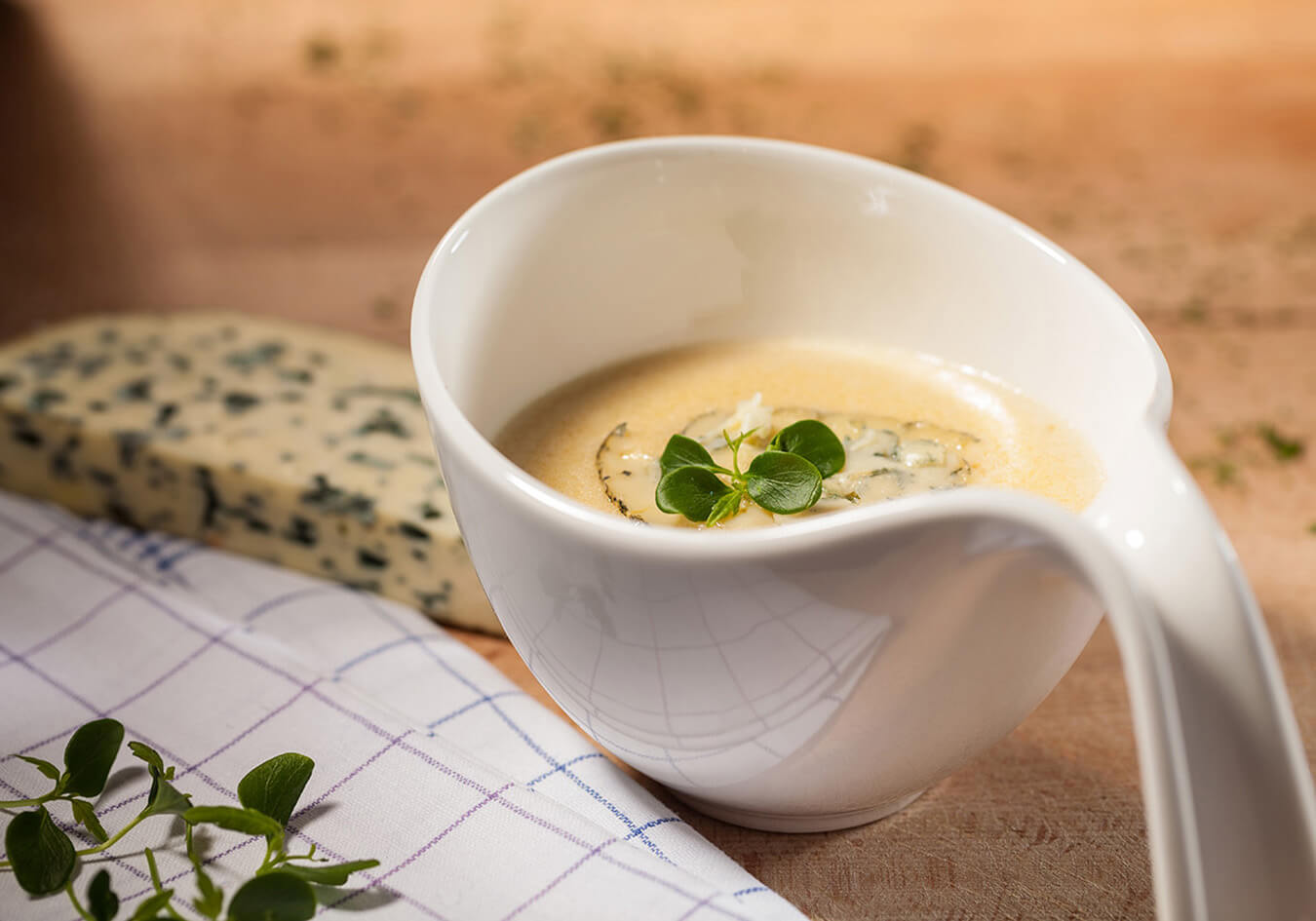 Kohlrabi cream with Gorgonzola