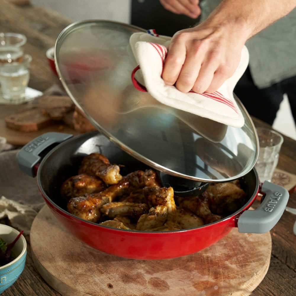 https://www.zwilling.com/on/demandware.static/-/Sites-zwilling-ca-Library/default/dw1697c772/images/product-content/masonry-content/staub/cast-iron/staub-specialties/40511-345-0_Product_In_Use_OS_750x750_2.jpg