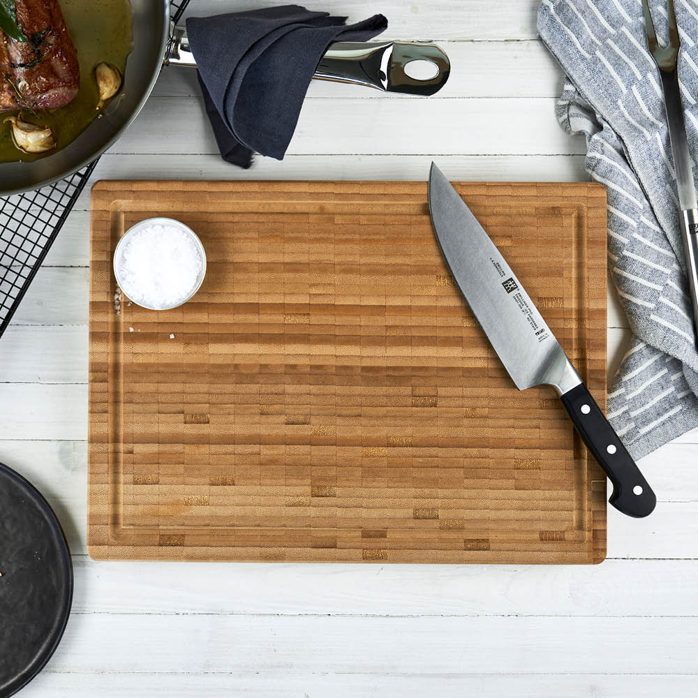 https://www.zwilling.com/on/demandware.static/-/Sites-zwilling-ca-Library/default/dwe8123551/images/product-content/masonry-content/zwilling/cutlery/cutting-boards/30772-400-0_Lifestyle_Image_Product_OS_750x750_1.jpg
