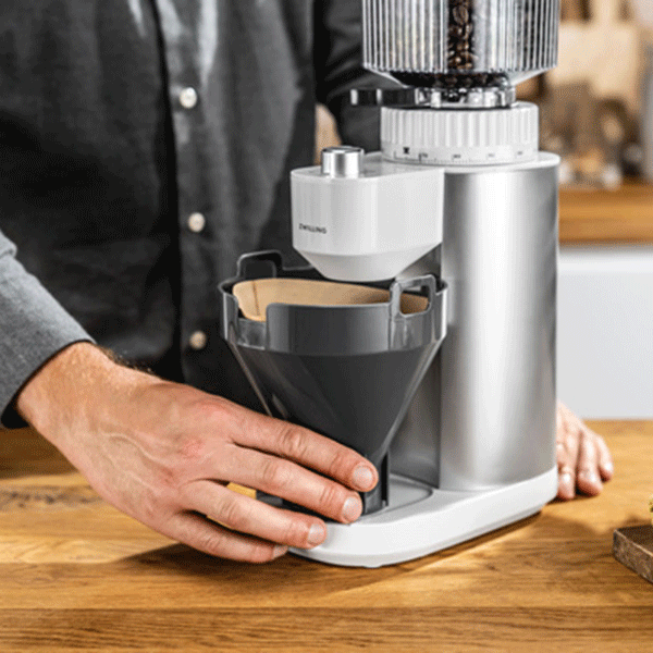 https://www.zwilling.com/on/demandware.static/-/Sites-zwilling-es-Library/default/dw0b9eda27/images/product-content/masonry-content/zwilling/electrics/world-of-coffee/pdp-masonry-module-zwilling-electrics-coffee-grinder_outer-content_3_600x600.jpg