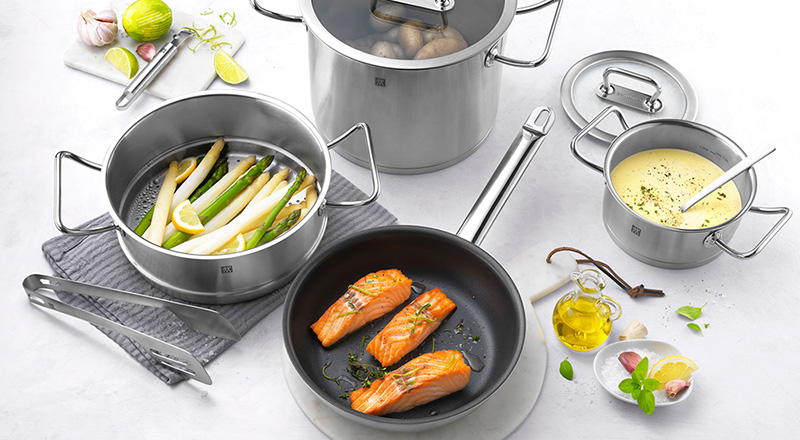 https://www.zwilling.com/on/demandware.static/-/Sites-zwilling-es-Library/default/dw3f9326c4/images/product-content/masonry-content/zwilling/cookware/pro/pdp-masonry-content-zwilling-cookware-pro-2.JPG