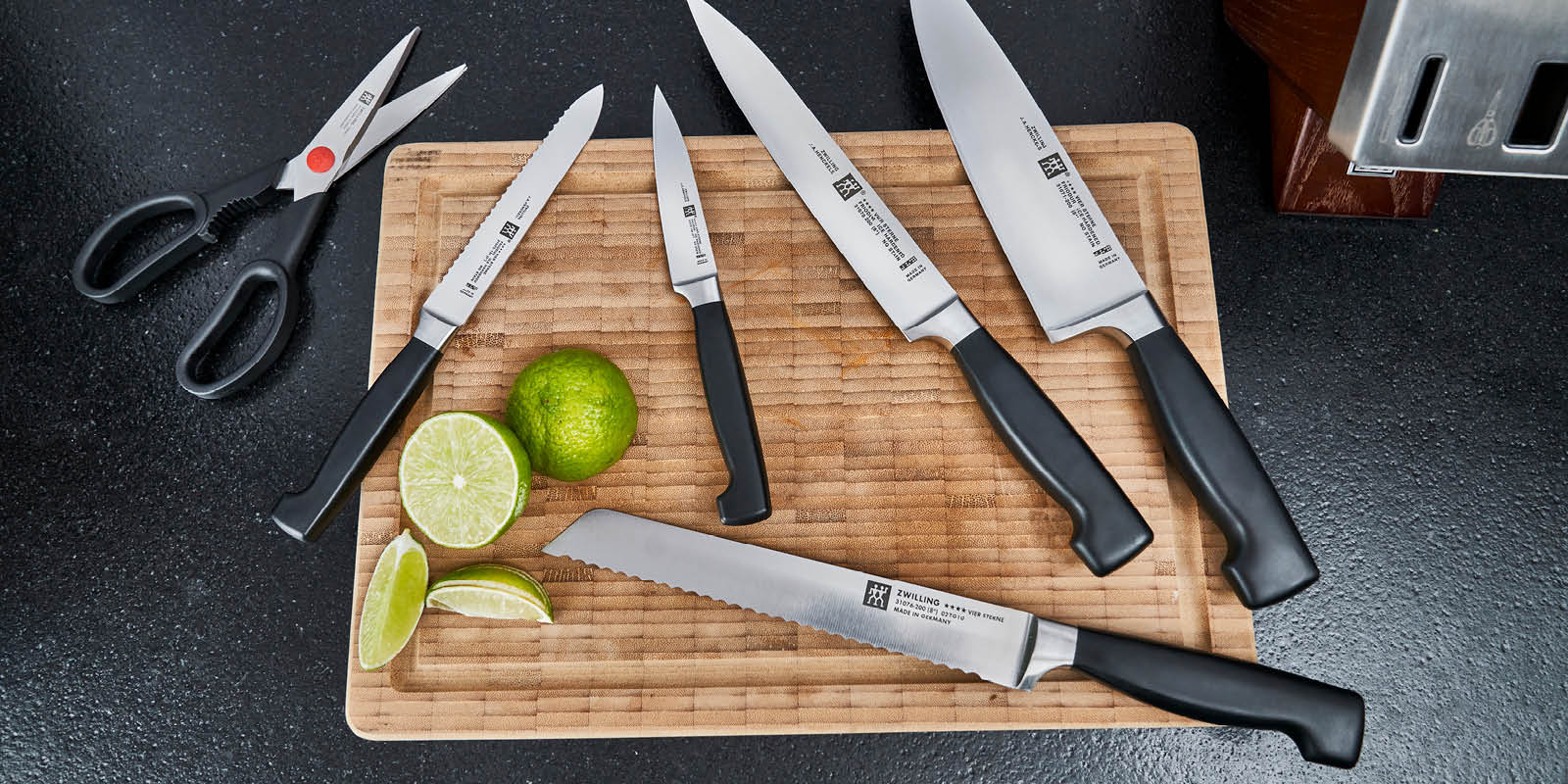 https://www.zwilling.com/on/demandware.static/-/Sites-zwilling-es-Library/default/dw5ac0ac1a/images/product-content/masonry-content/zwilling/cutlery/four-star/35145-000-0_Lifestyle_Image_Series_OS_1200x600.jpg
