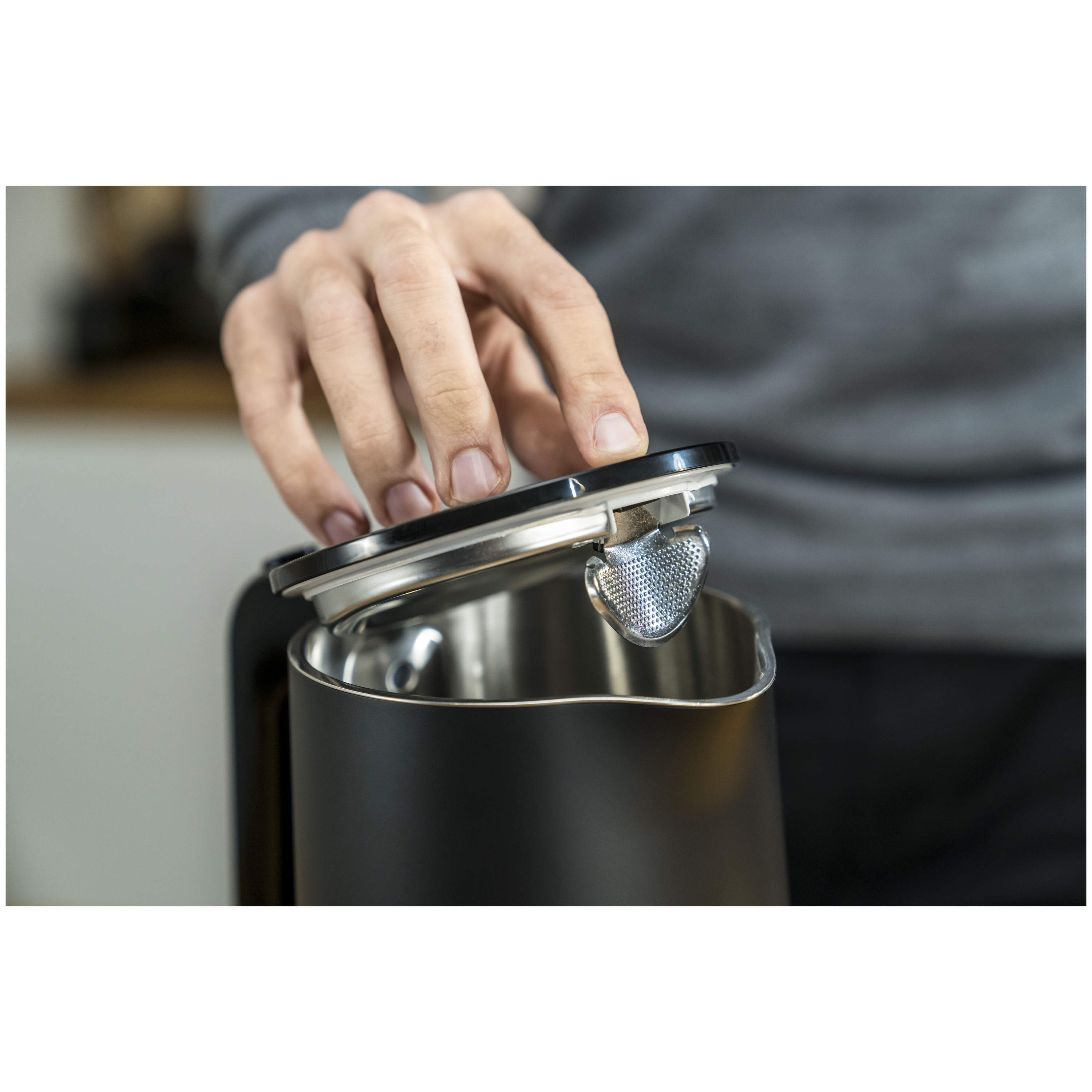 ZWILLING® Enfinigy Cool Touch 1.5-Liter Electric Kettle, Cordless Tea Kettle  & Hot Water, 50-oz - Baker's