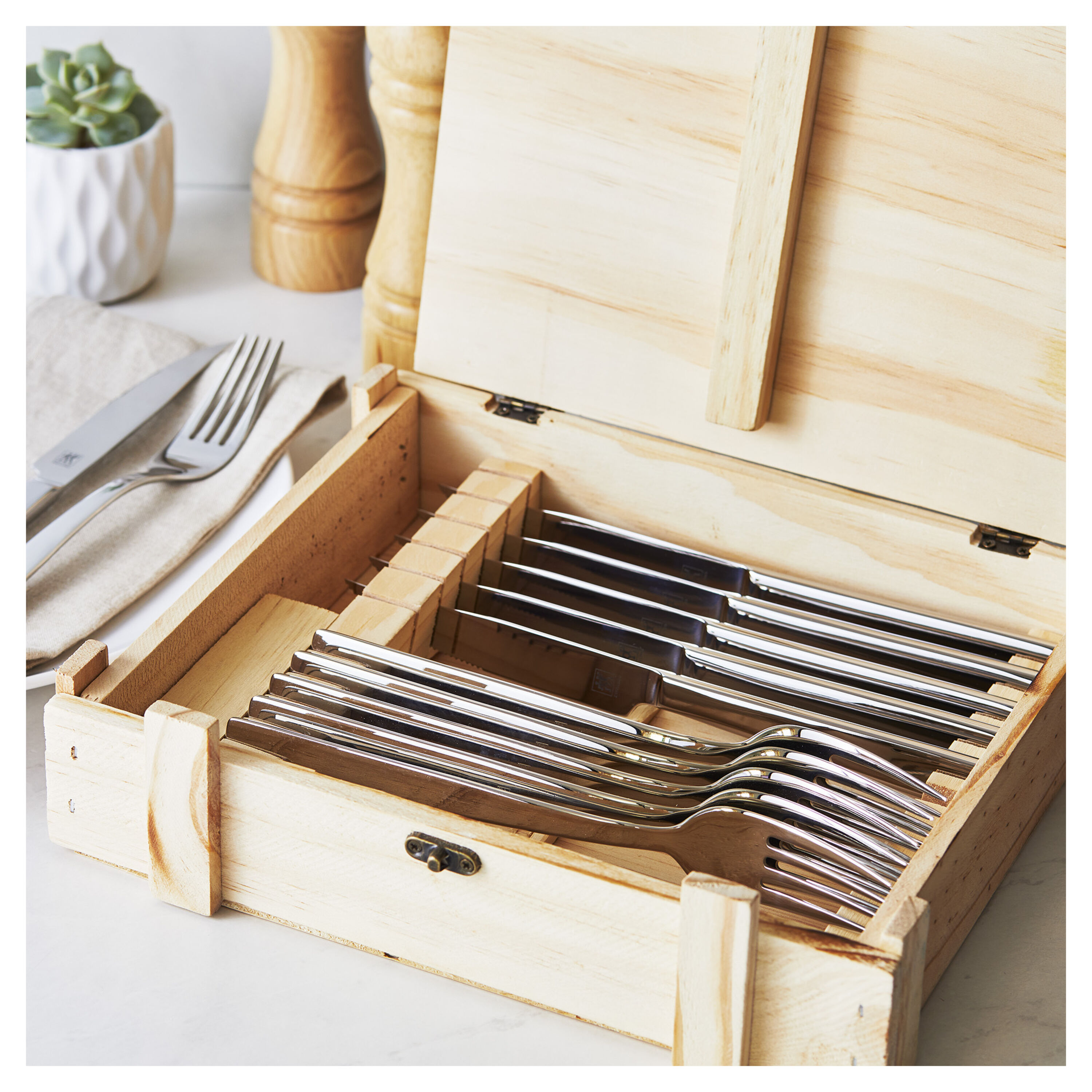 ZWILLING カトラリーレスト 12個セット 専用ケース付き Buy ZWILLING Steak Sets 12-pc, 18/10 Stainless Steel Steak Dinner