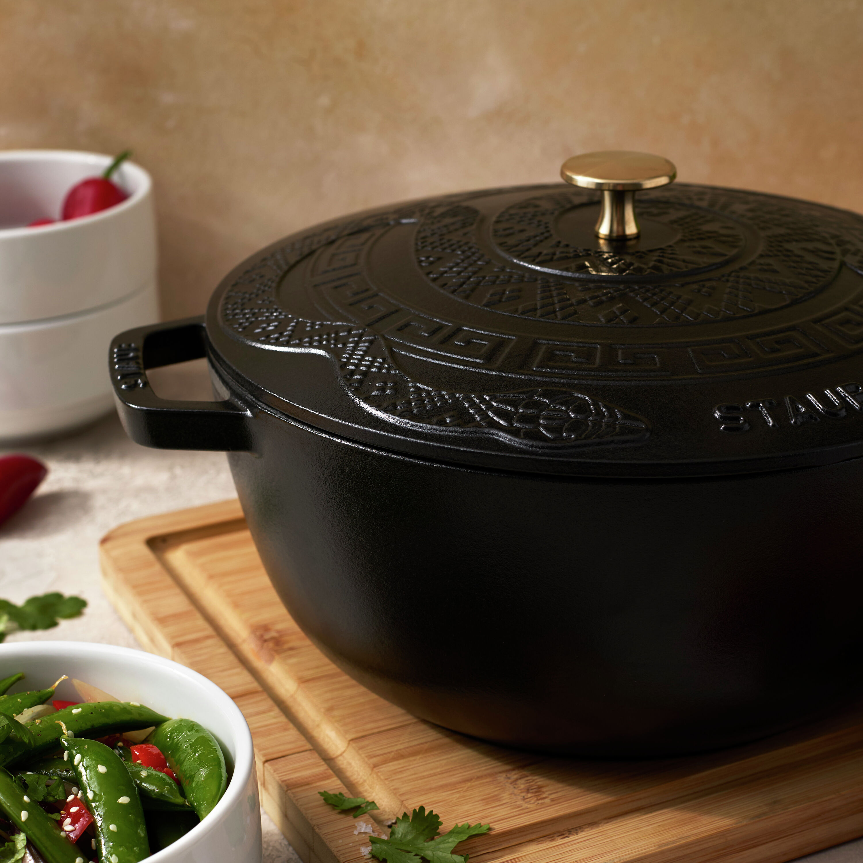STAUB LA COCOTTE ブラック Buy La Cocotte 5 qt, Essential French