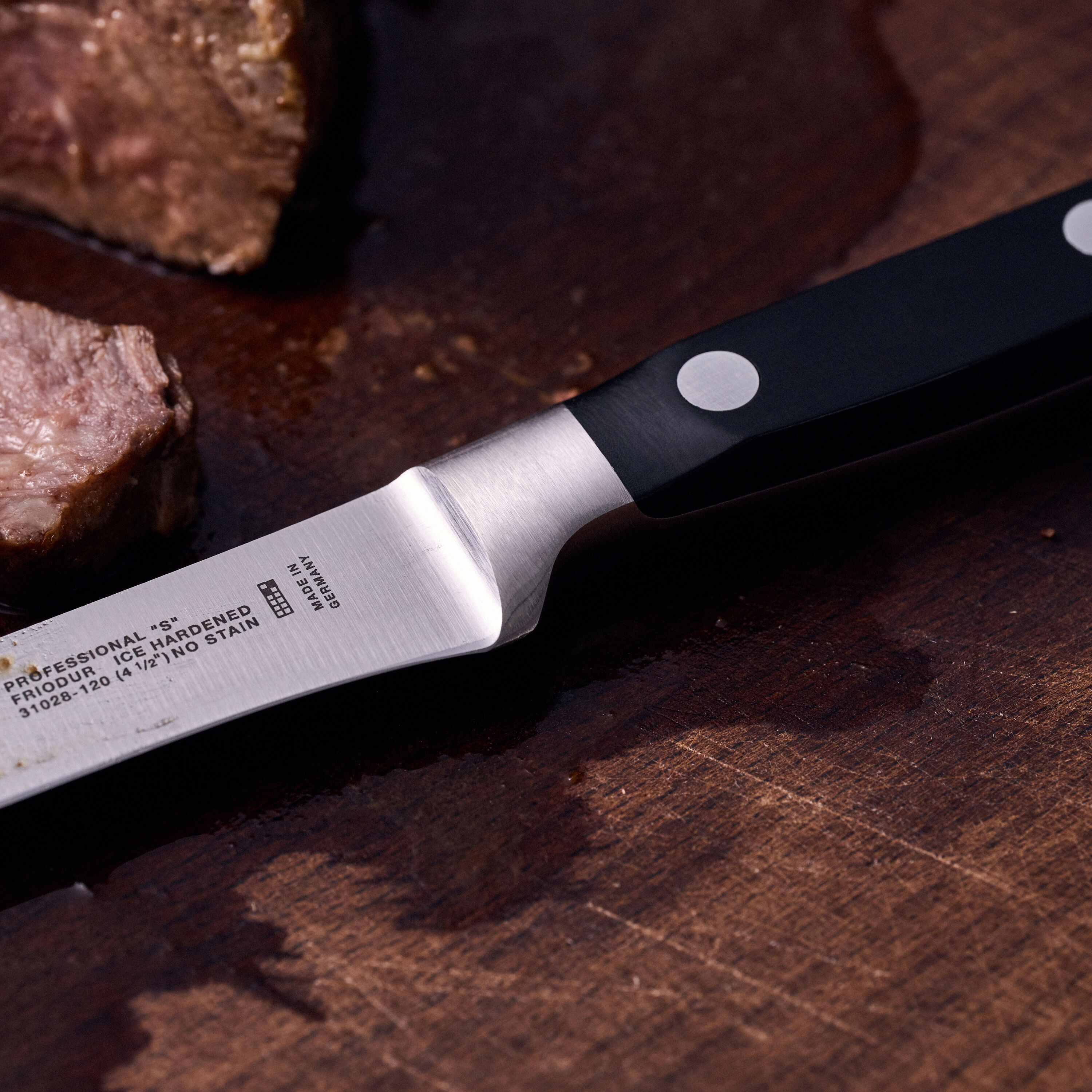 Buy ZWILLING Professional S 4.5-inch, Steak Knife | ZWILLING.COM