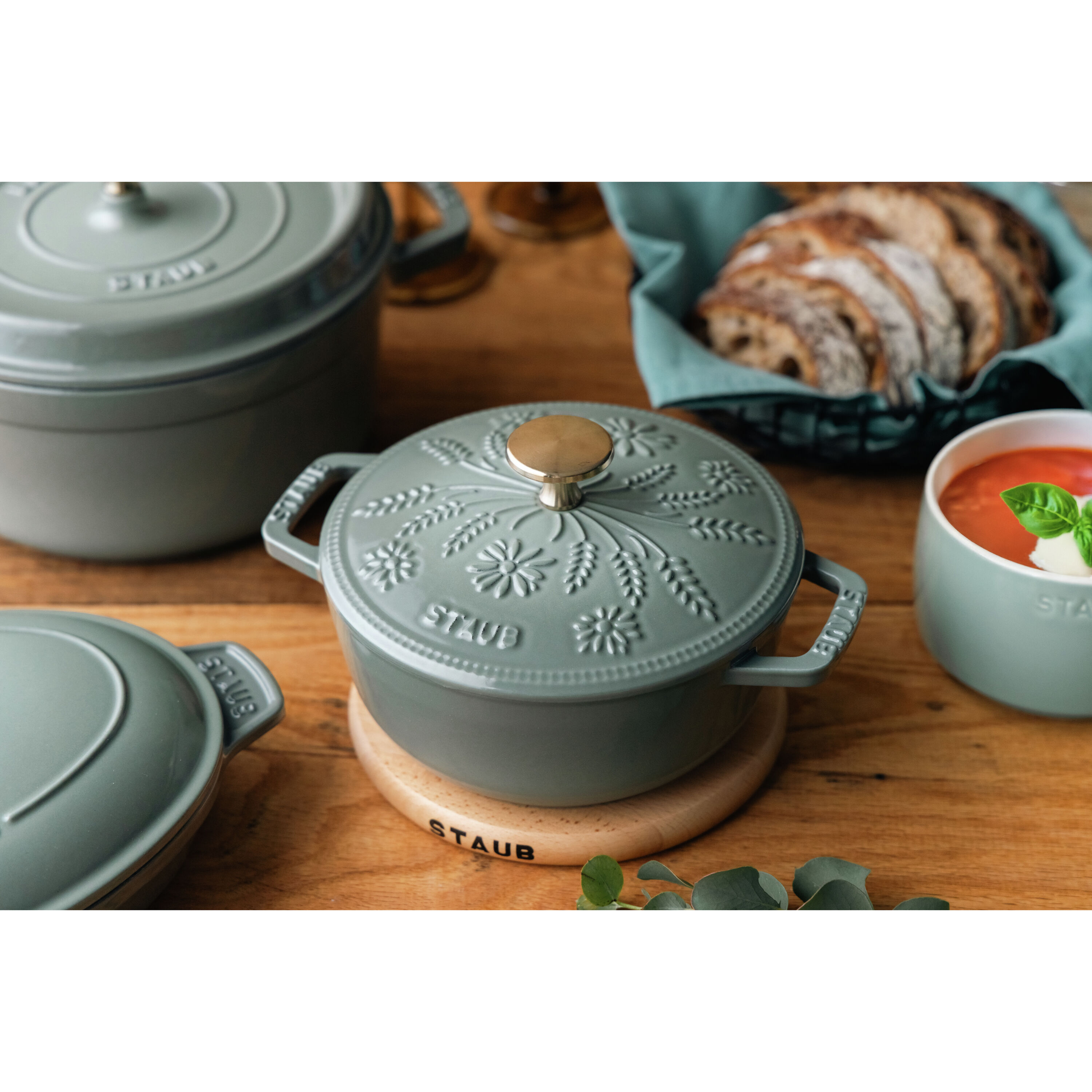 ストウブ Wa-NABE・フレンチオーブン 16cm、鋳鉄　グレー ストウブ 鋳物ホーロー鍋 Wa-NABE フレンチオーブン