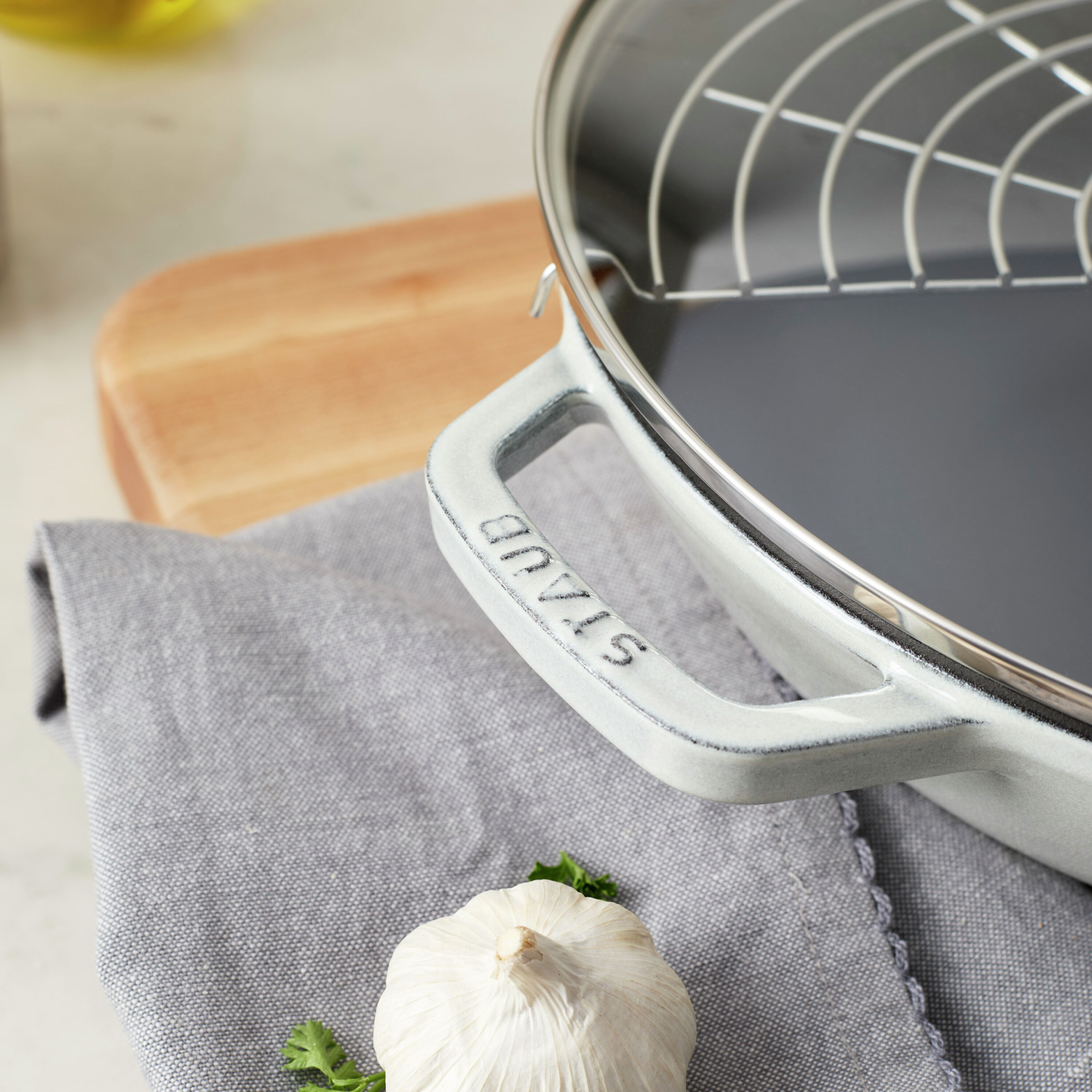 Buy Staub Cast Iron Wok | ZWILLING.COM