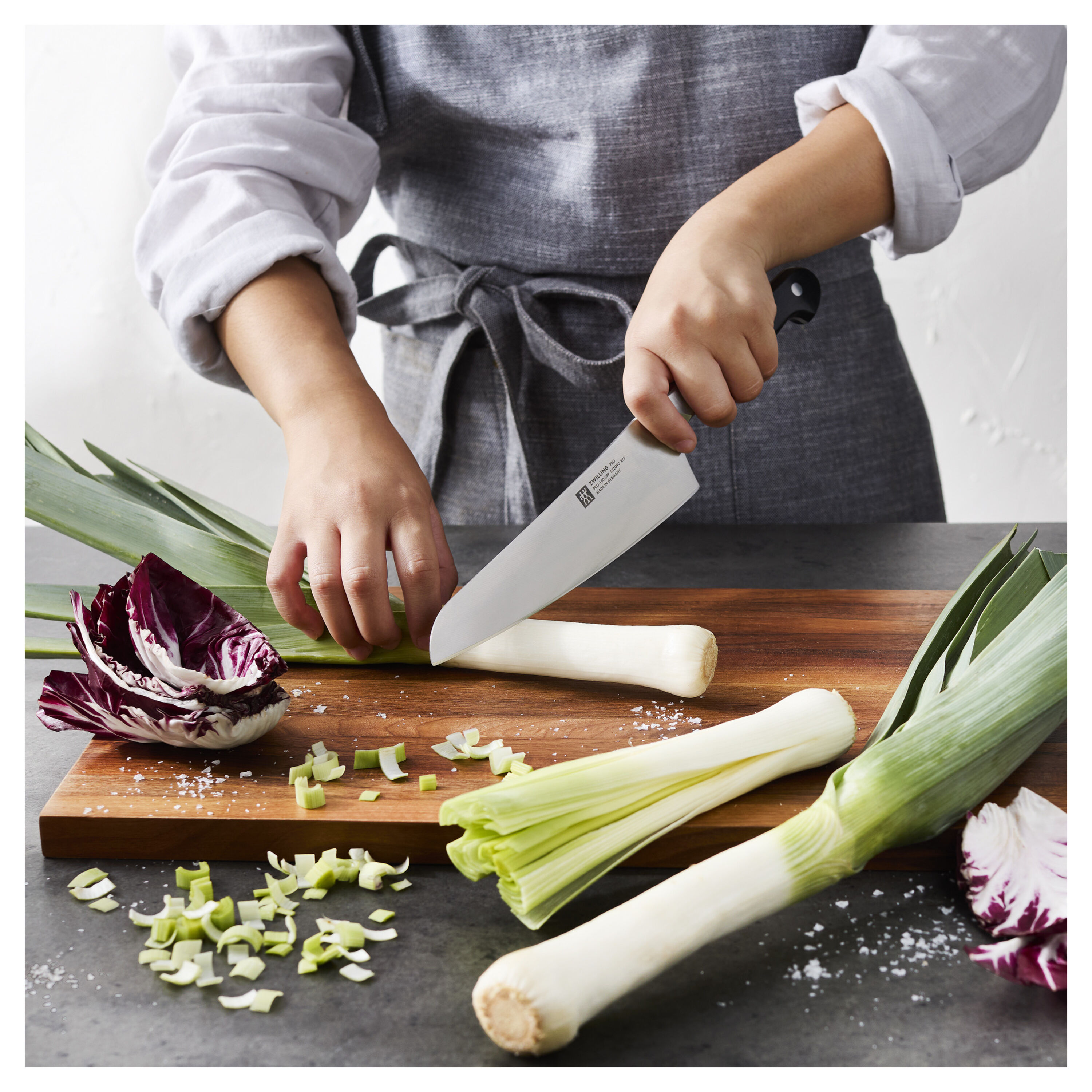 Buy ZWILLING Pro Chef's knife compact | ZWILLING.COM
