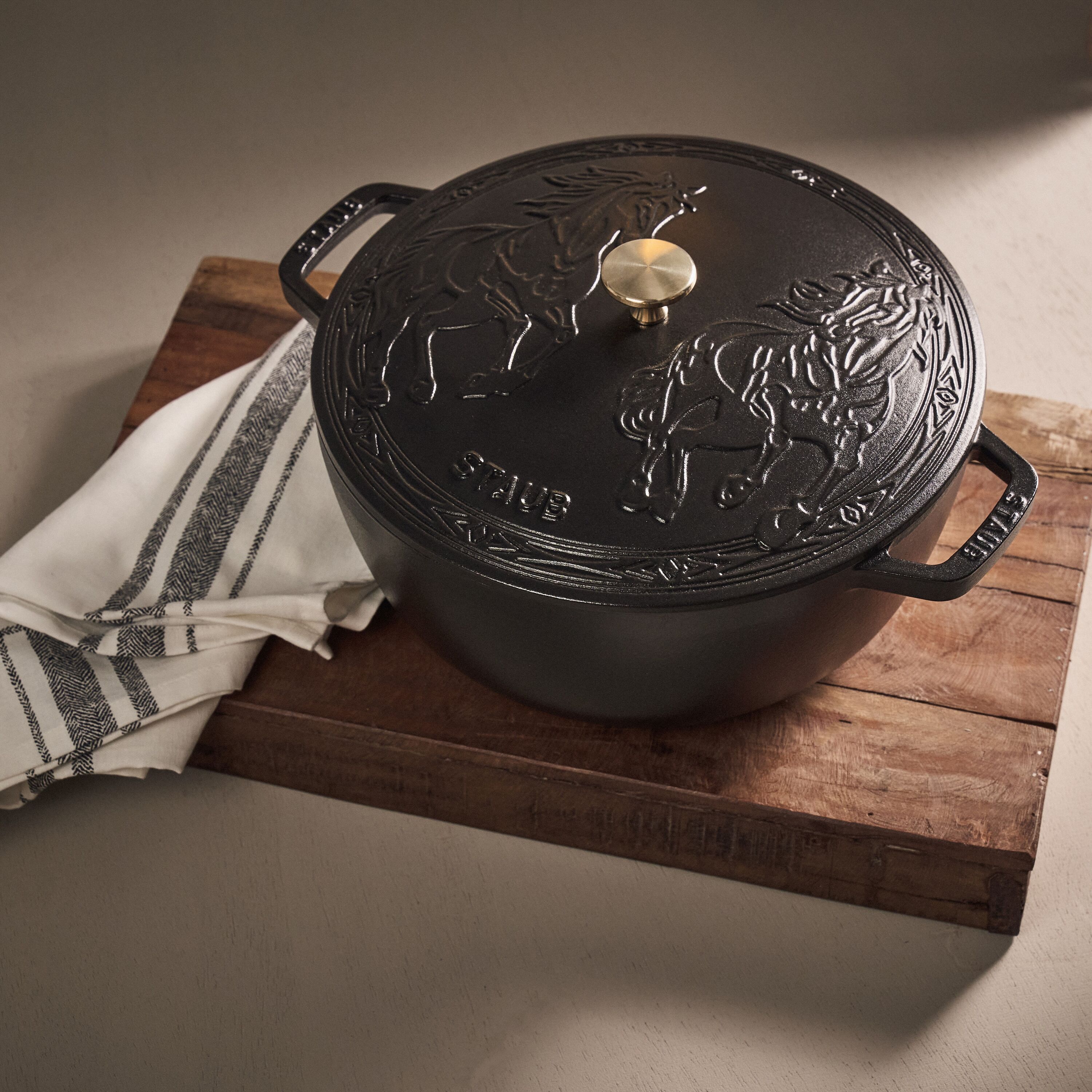 ストウブ 鋳物ホーロー鍋 Wa-NABE・フレンチオーブン 馬