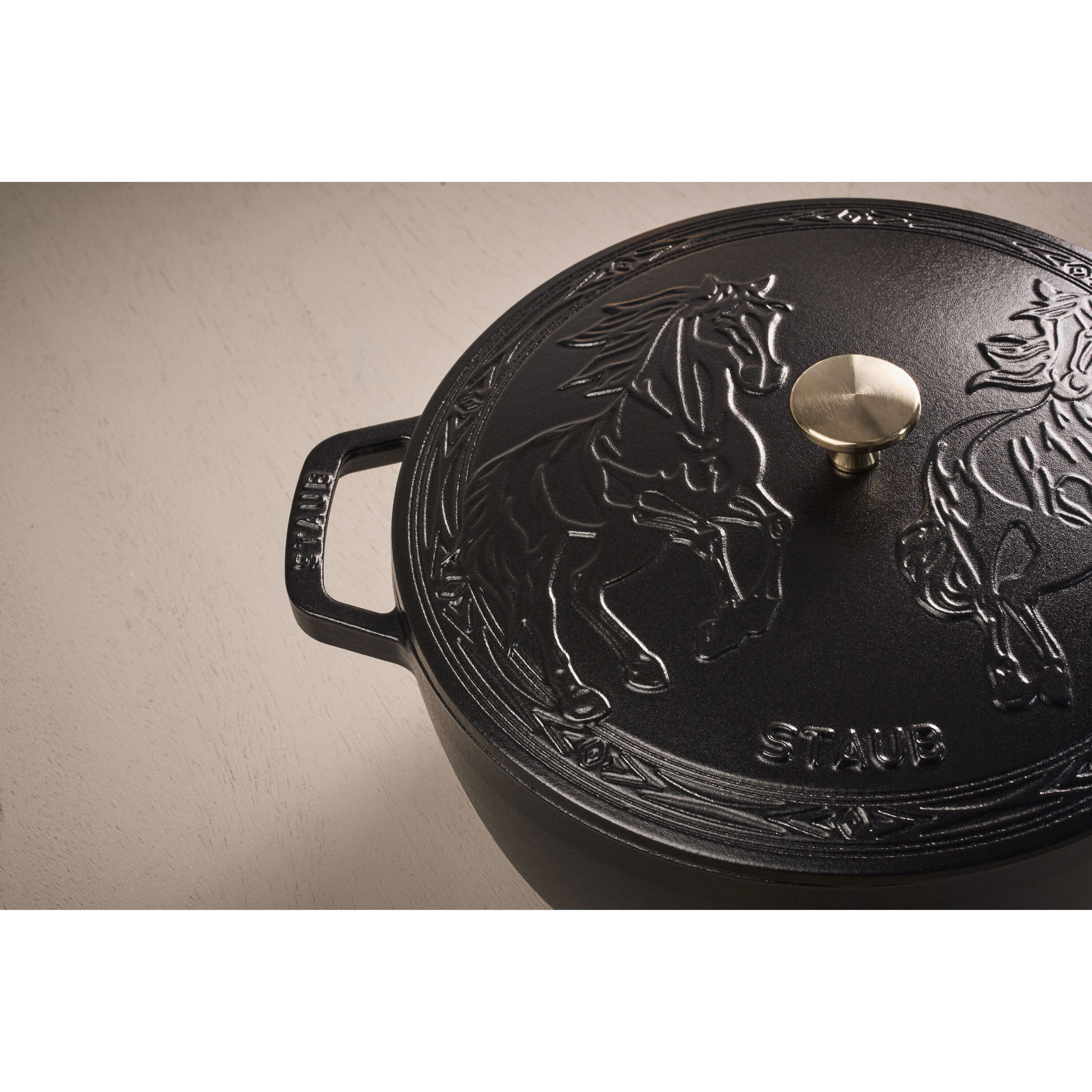 Buy Staub La Cocotte French oven horse | ZWILLING.COM