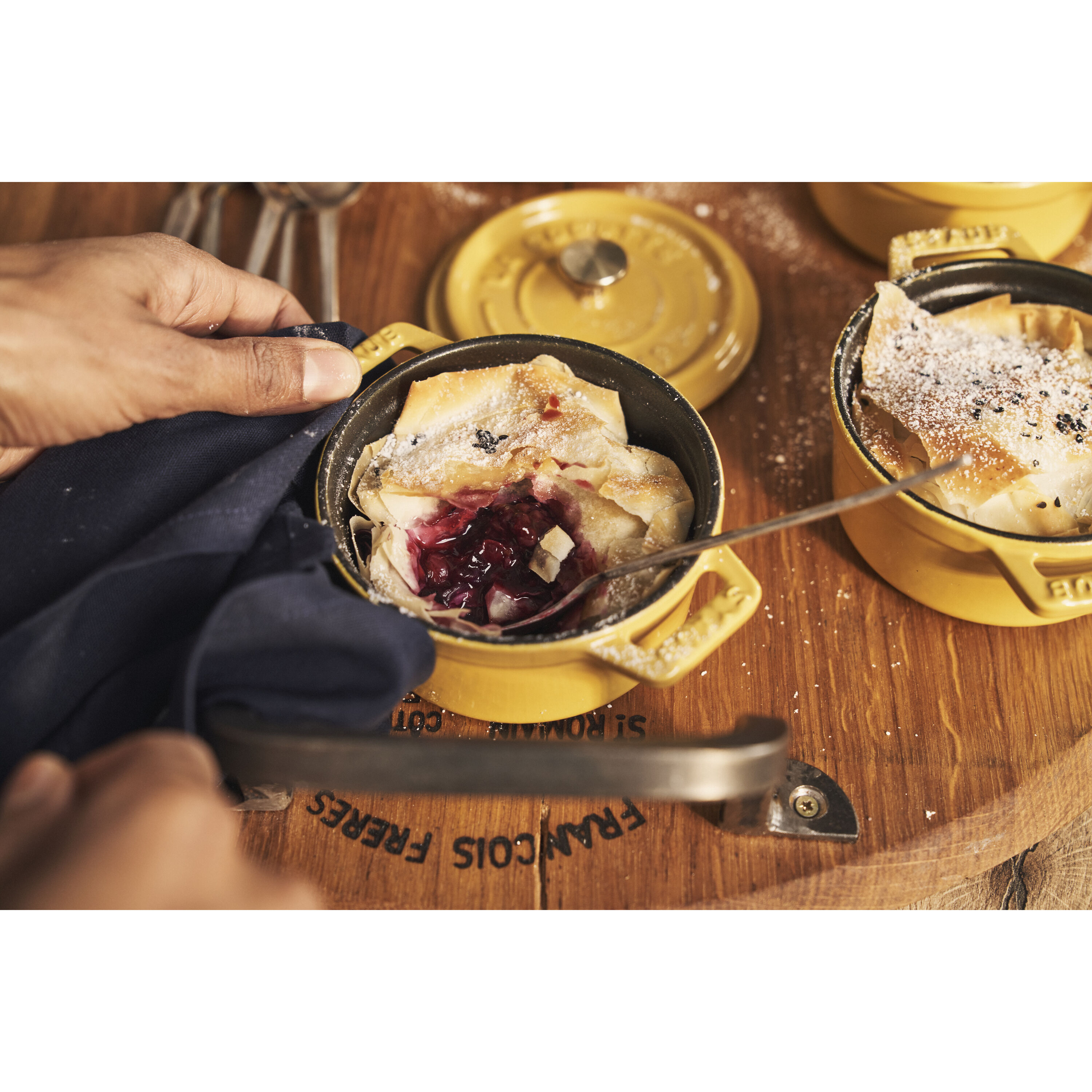 ストウブ 鋳物ホーロー鍋 ピコ・ココット | ツヴィリング公式