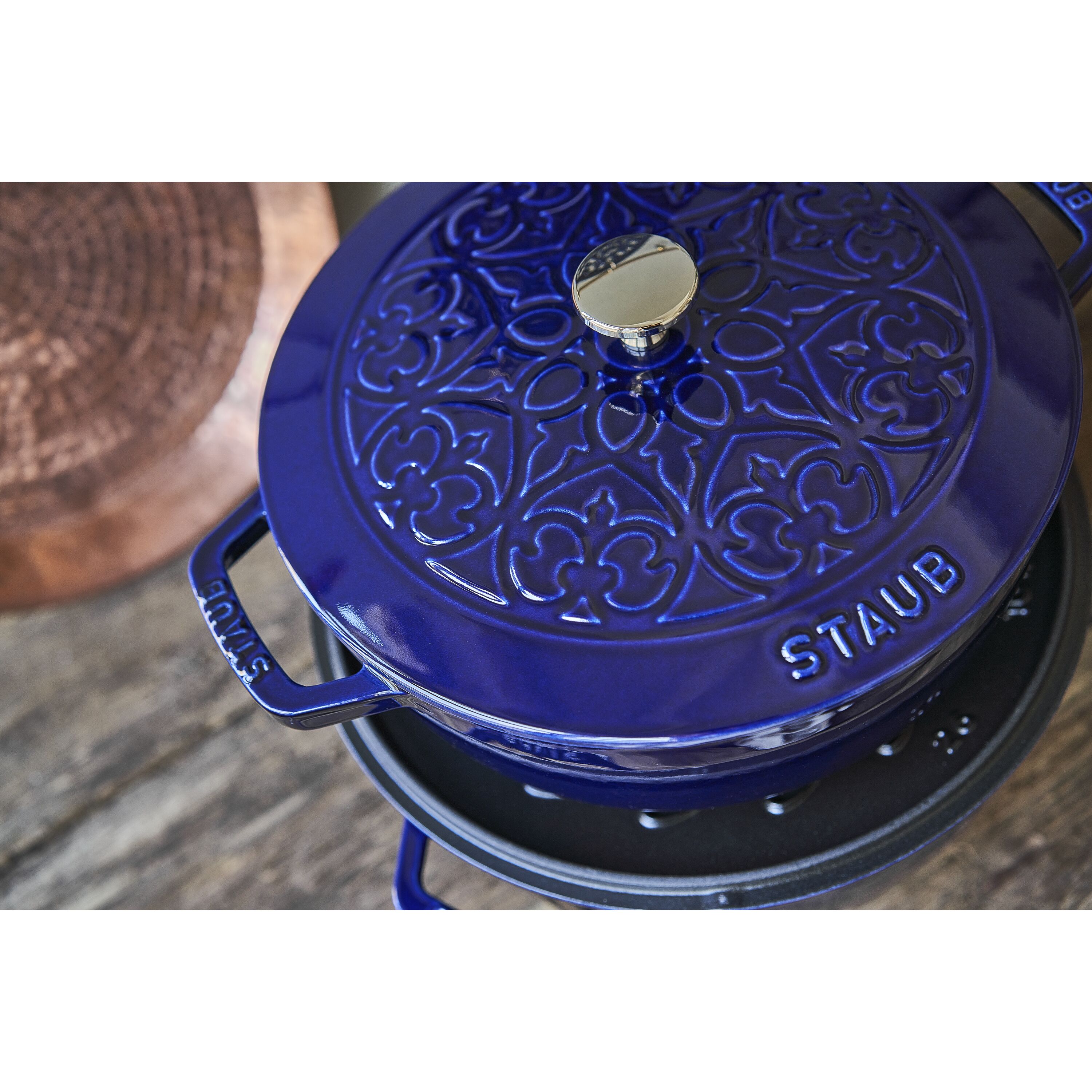 Buy Staub Cast Iron French oven lily | ZWILLING.COM