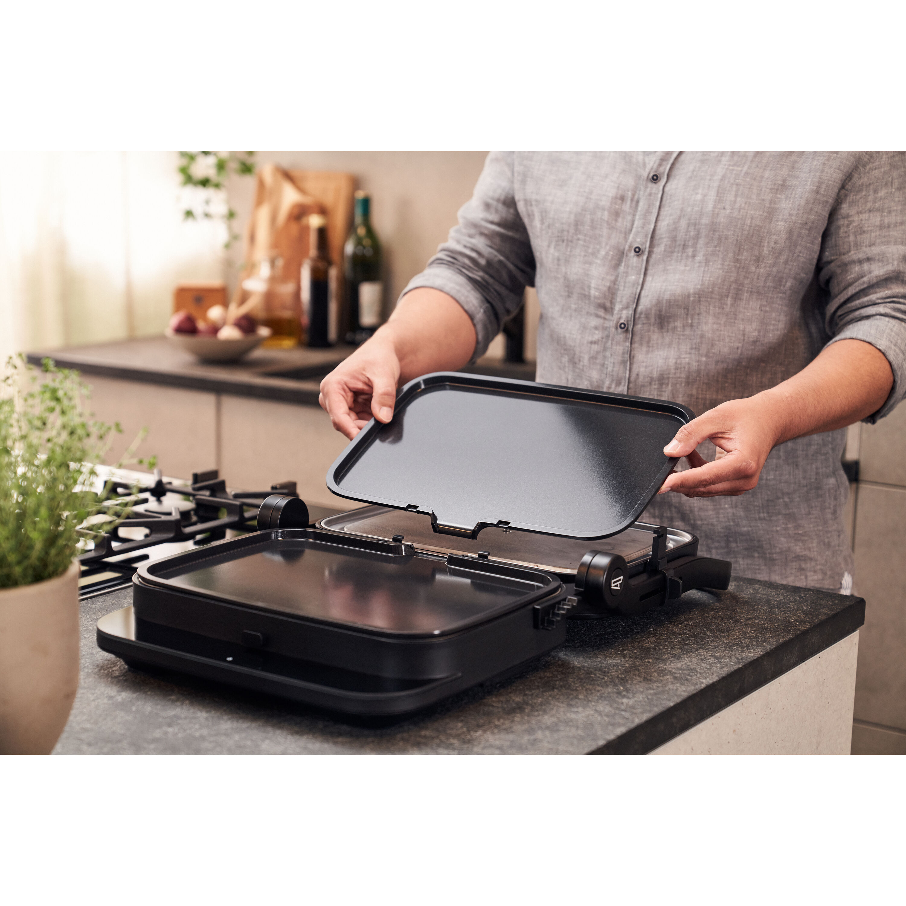 https://www.zwilling.com/on/demandware.static/-/Sites-zwilling-master-catalog/default/dw7b7087b1/images/large/240418_ZW_Contact_Grill5890.jpg
