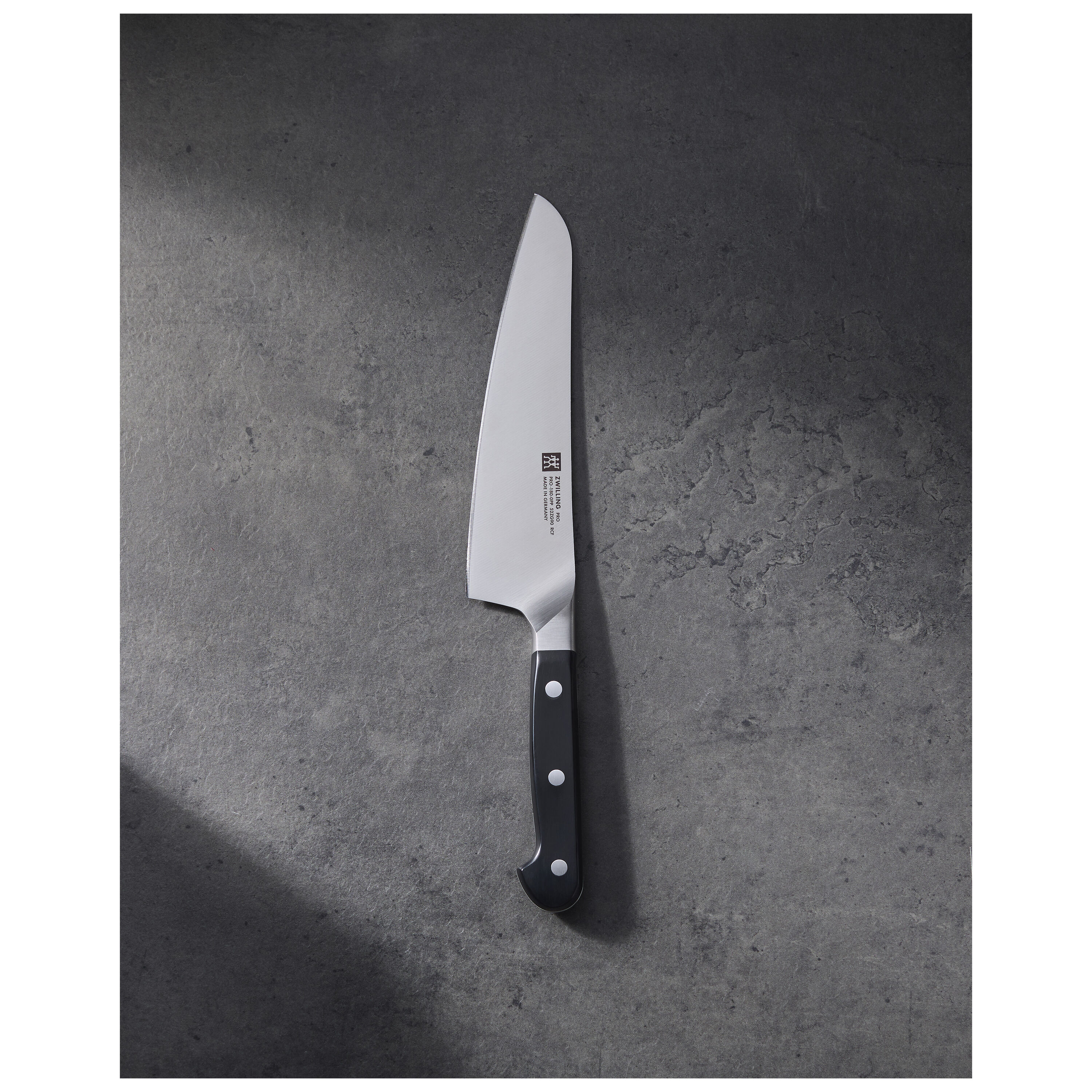 Buy ZWILLING Pro Chef's knife compact | ZWILLING.COM