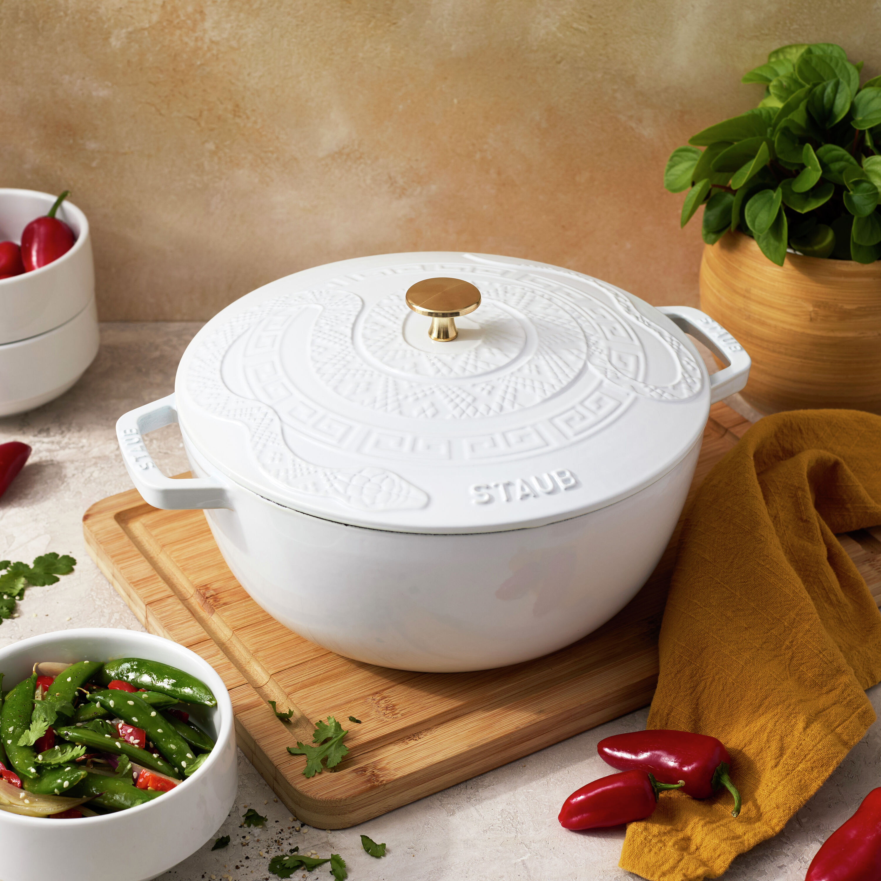 Buy Staub La Cocotte French oven snake | ZWILLING.COM