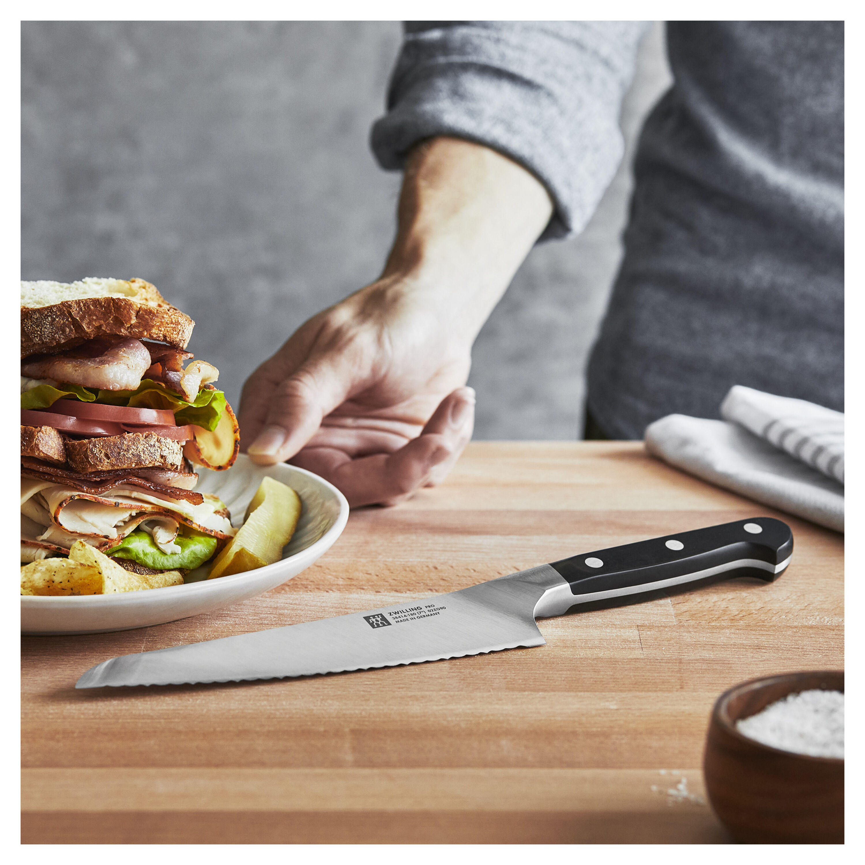 Buy ZWILLING Pro 7-inch Deli Bread Knife, Serrated Edge | ZWILLING.COM