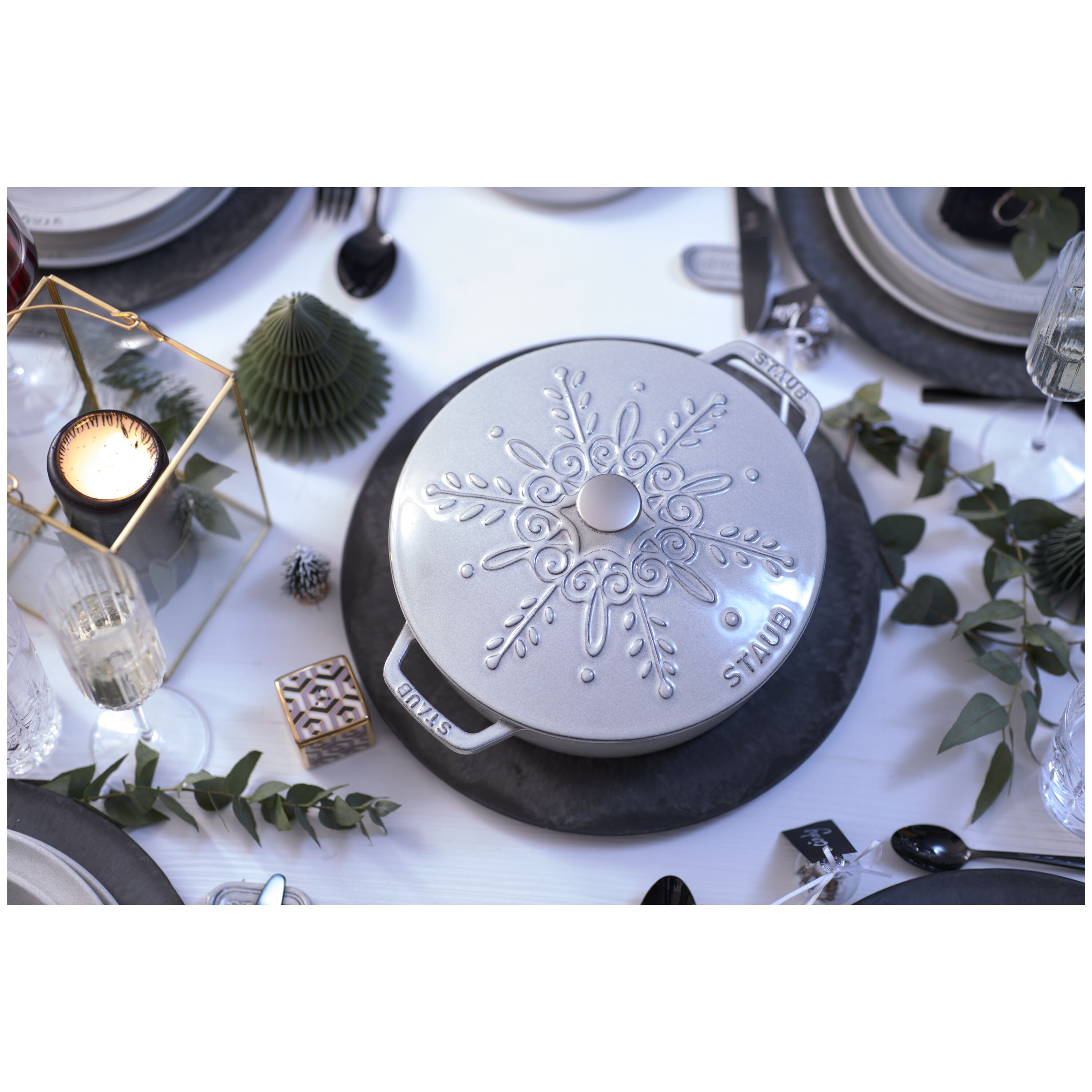 Buy Staub La Cocotte French oven snowflake | ZWILLING.COM
