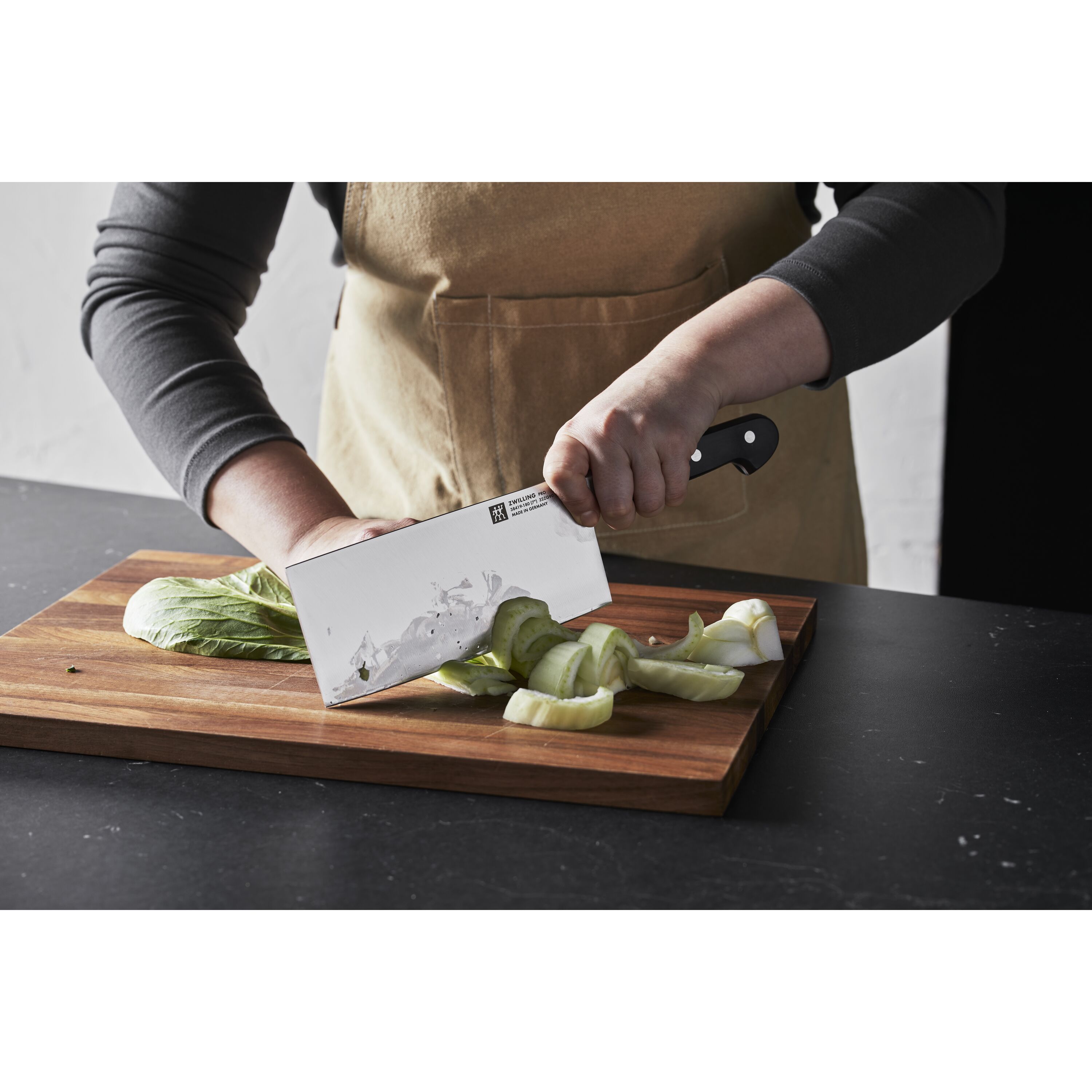 Buy ZWILLING Pro Chinese chef's knife | ZWILLING.COM