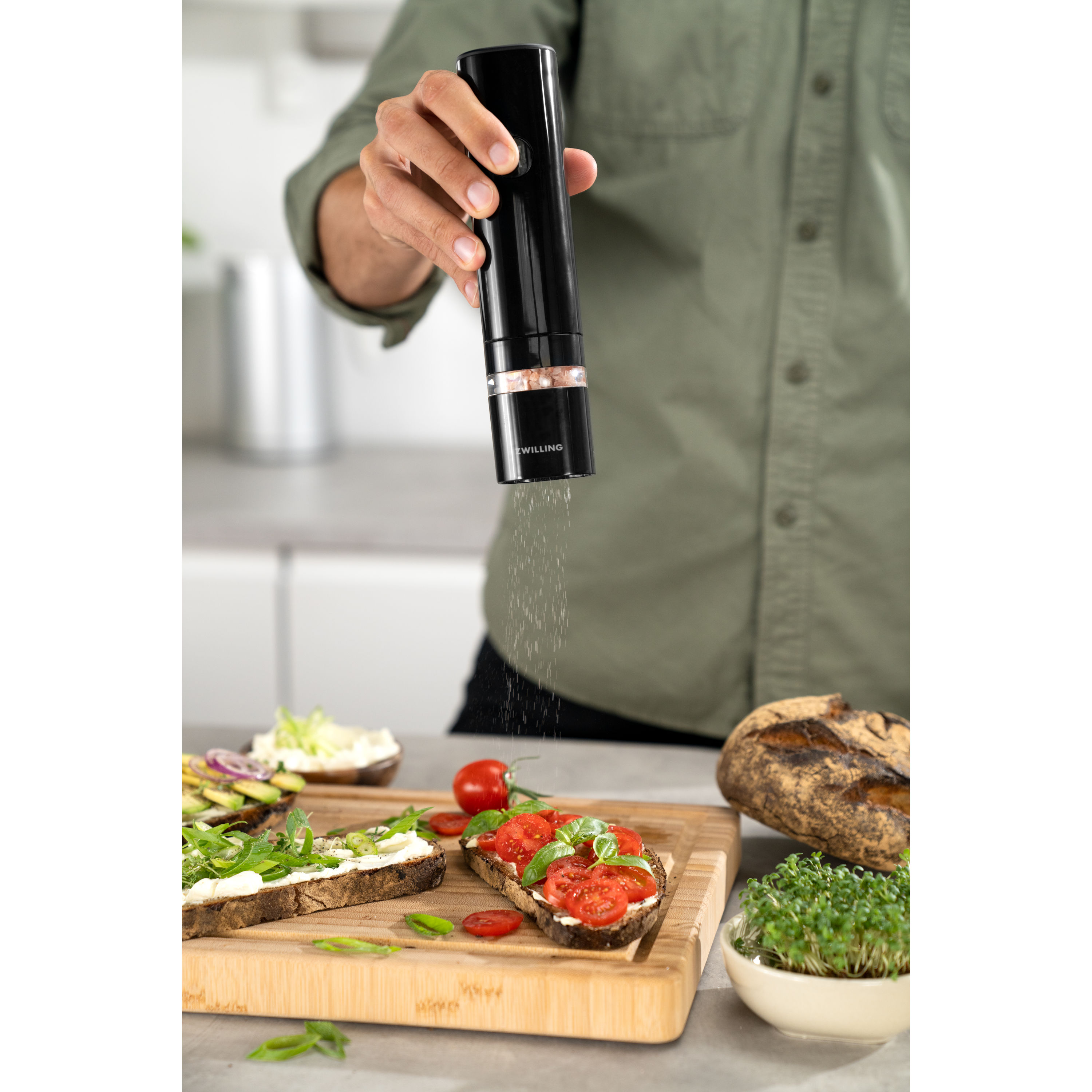 ZWILLING Enfinigy White Electric Salt or Pepper Mill + Reviews